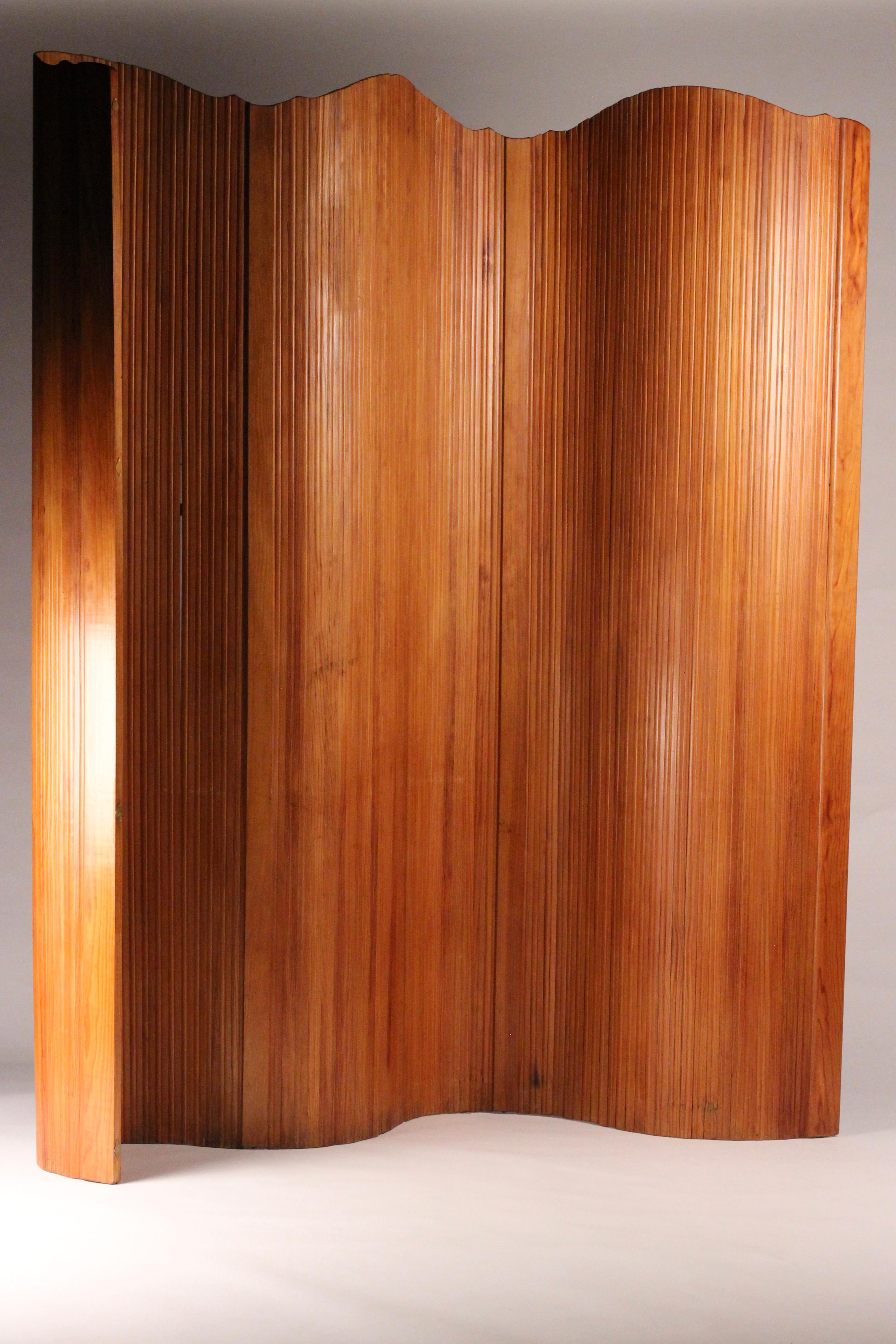 French Art Deco tambour screen room divider in Pine 1930’s attributed Baumman 1