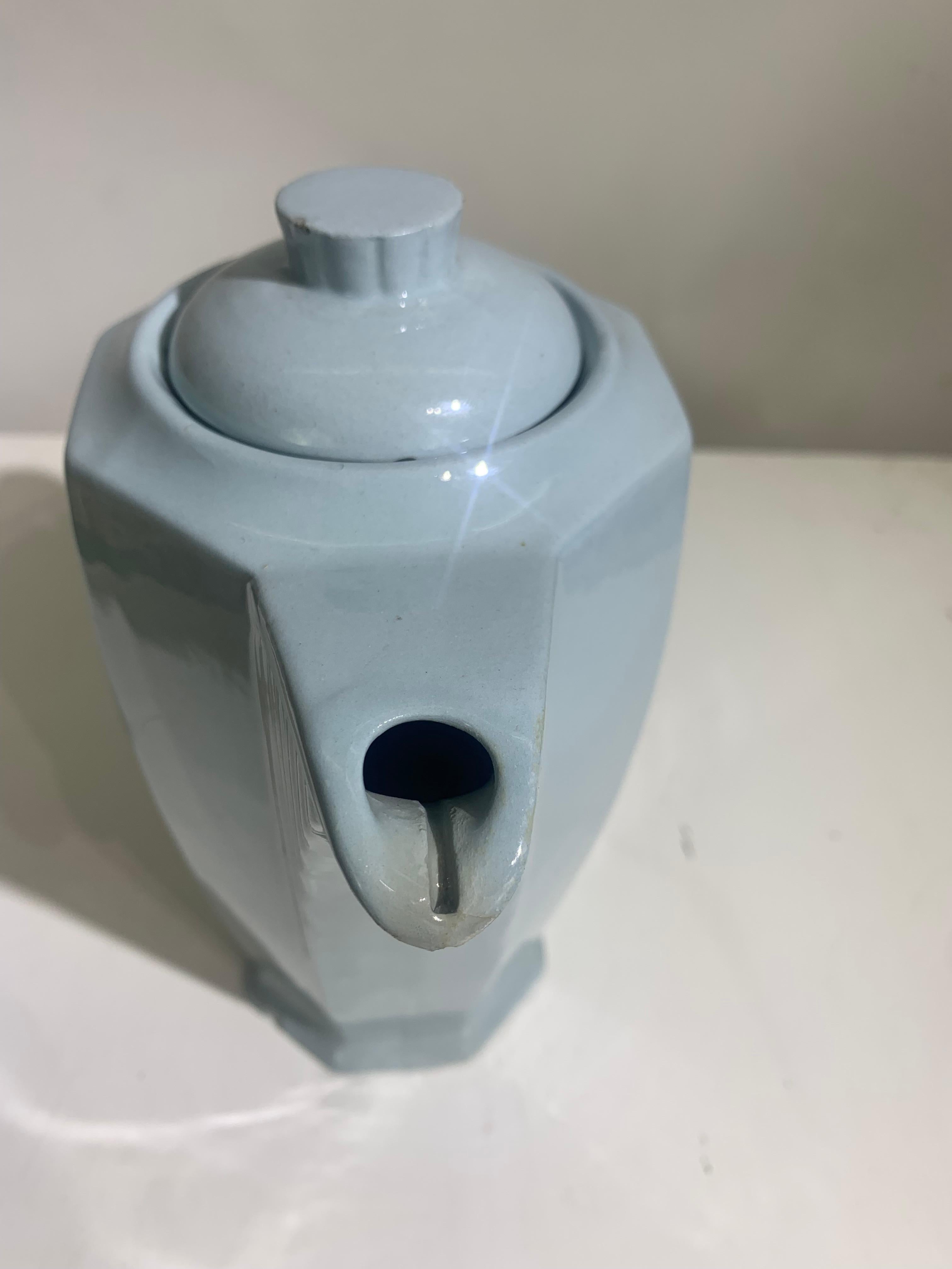Want to impress with a unique tea pot? This item is sure to dazzle your friends as it is unique. This vintage « bec verseur » or tea pot was created in France in the 1930s. It is made of enamelled ceramic in a gorgeous blue colour. The handle has