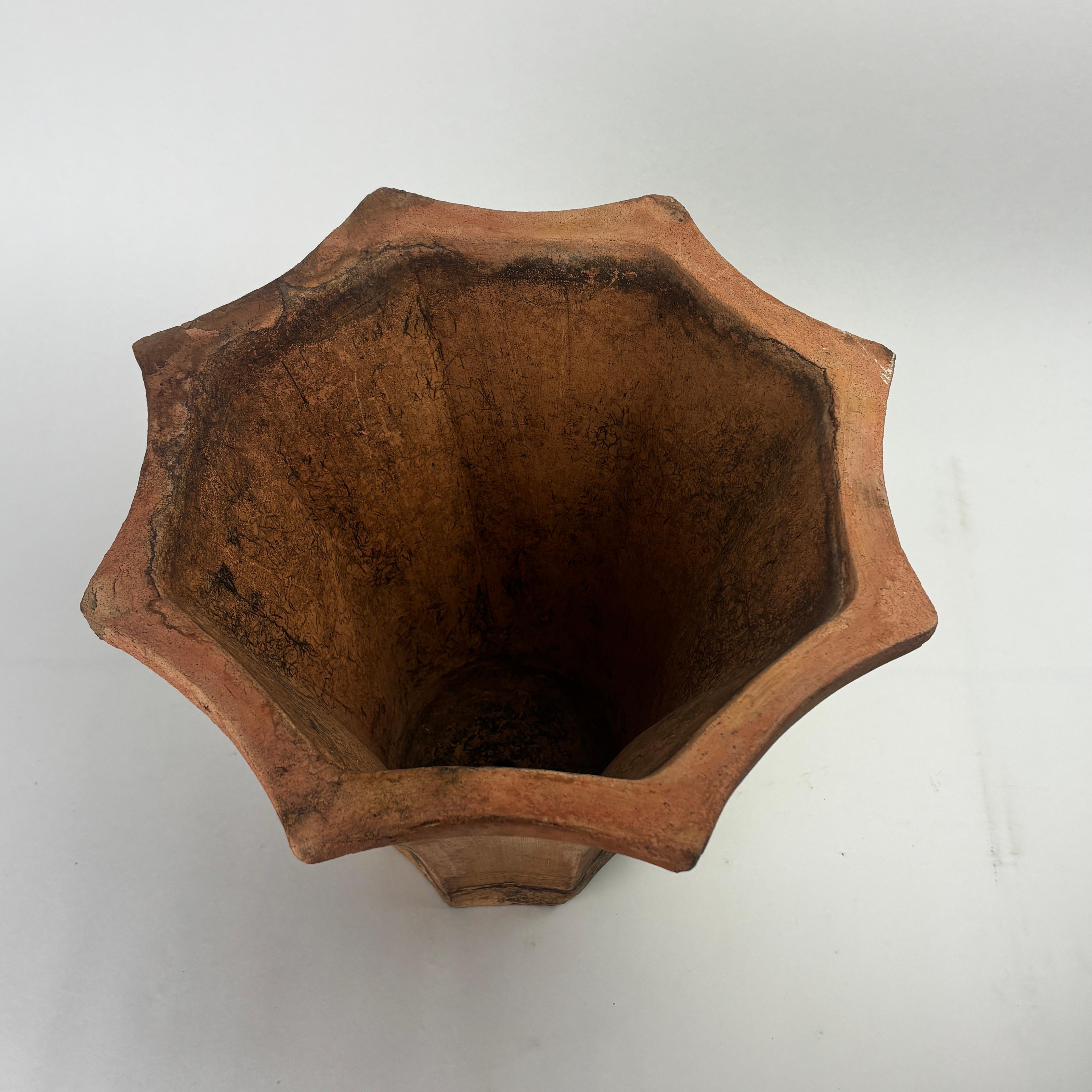 Französisch Art Deco Terra Cotta Pflanzgefäß Topf (Art déco) im Angebot