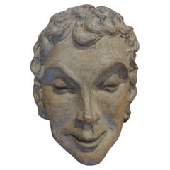 Scultura di maschera facciale in terracotta Art Deco francese