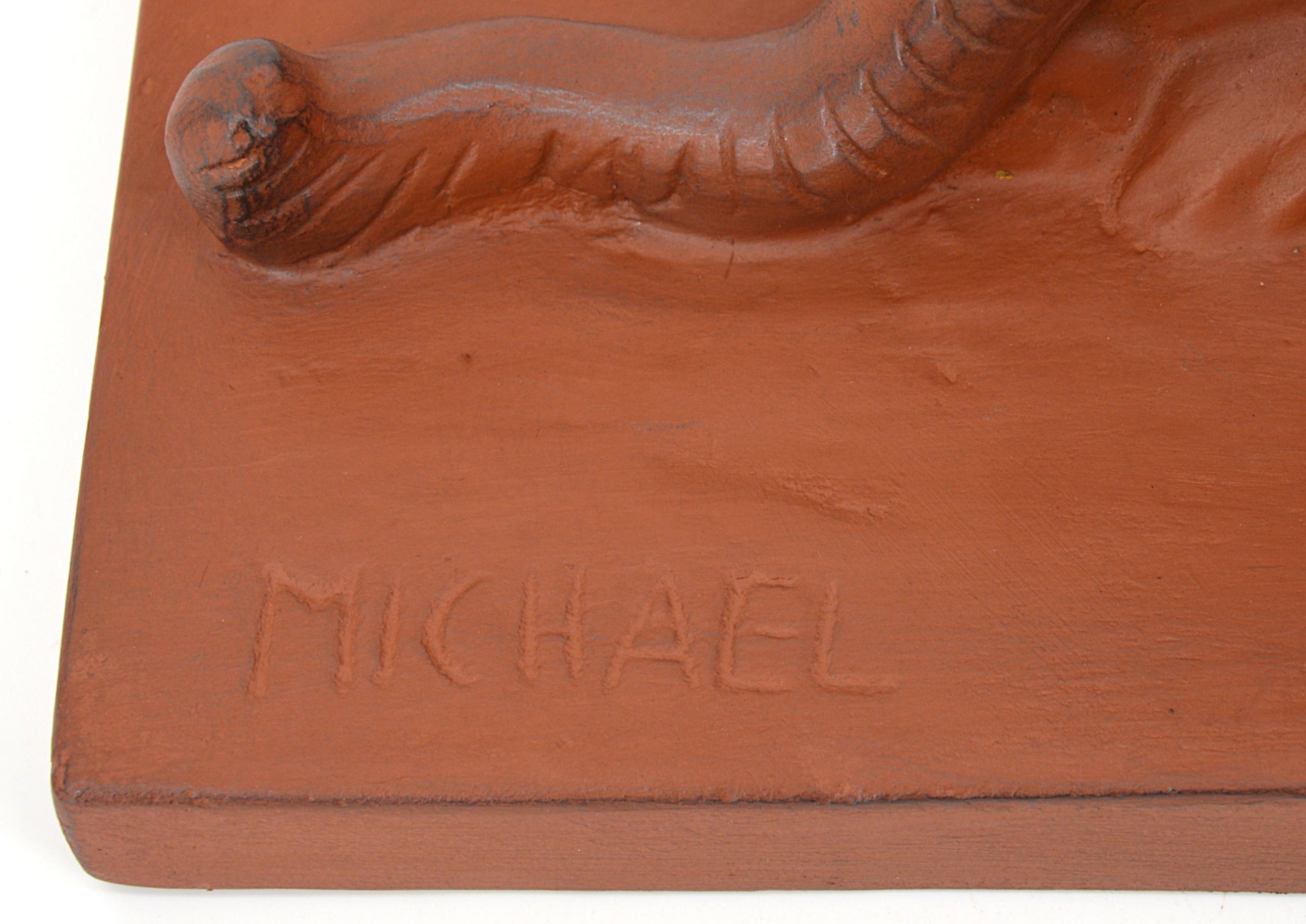 Art déco Sculpture de lionne en terre cuite Art Déco française de Michael, années 1930 en vente