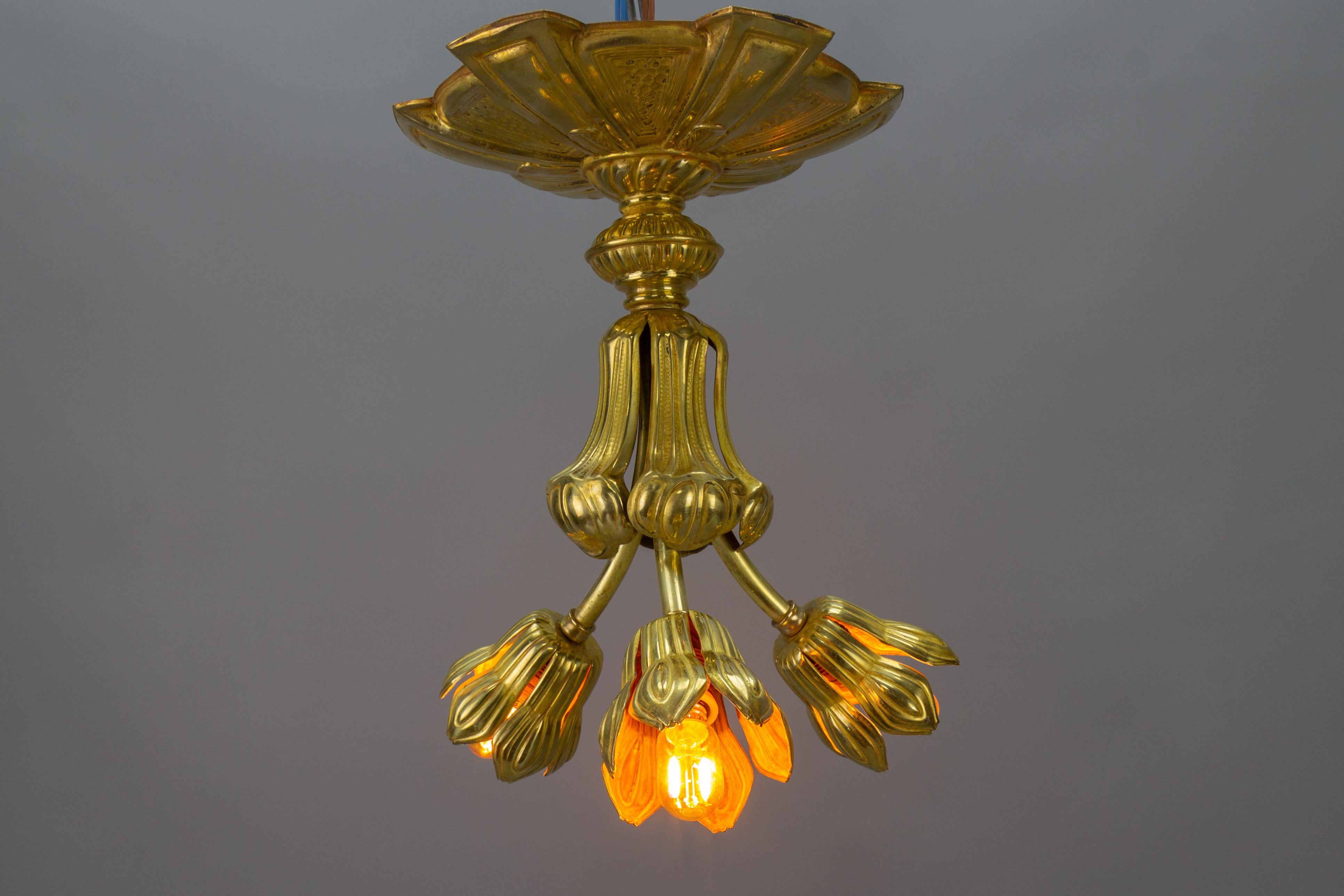  French Art Deco Three-Light Brass Ceiling Light Fixture, 1920s In Good Condition For Sale In Barntrup, DE