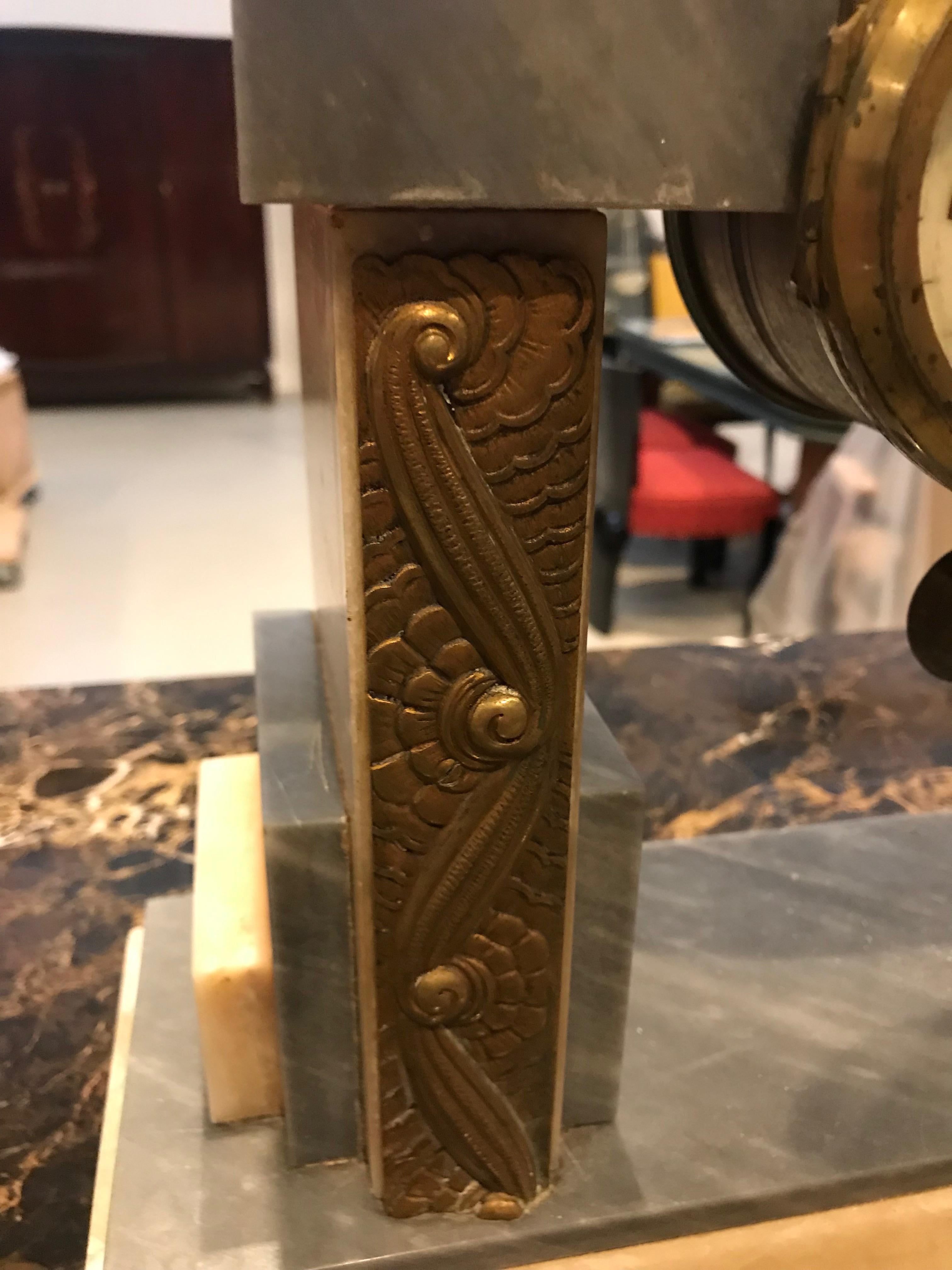 Reloj Francés Art Decó Escultura Femenina de Tres Piezas en venta 6