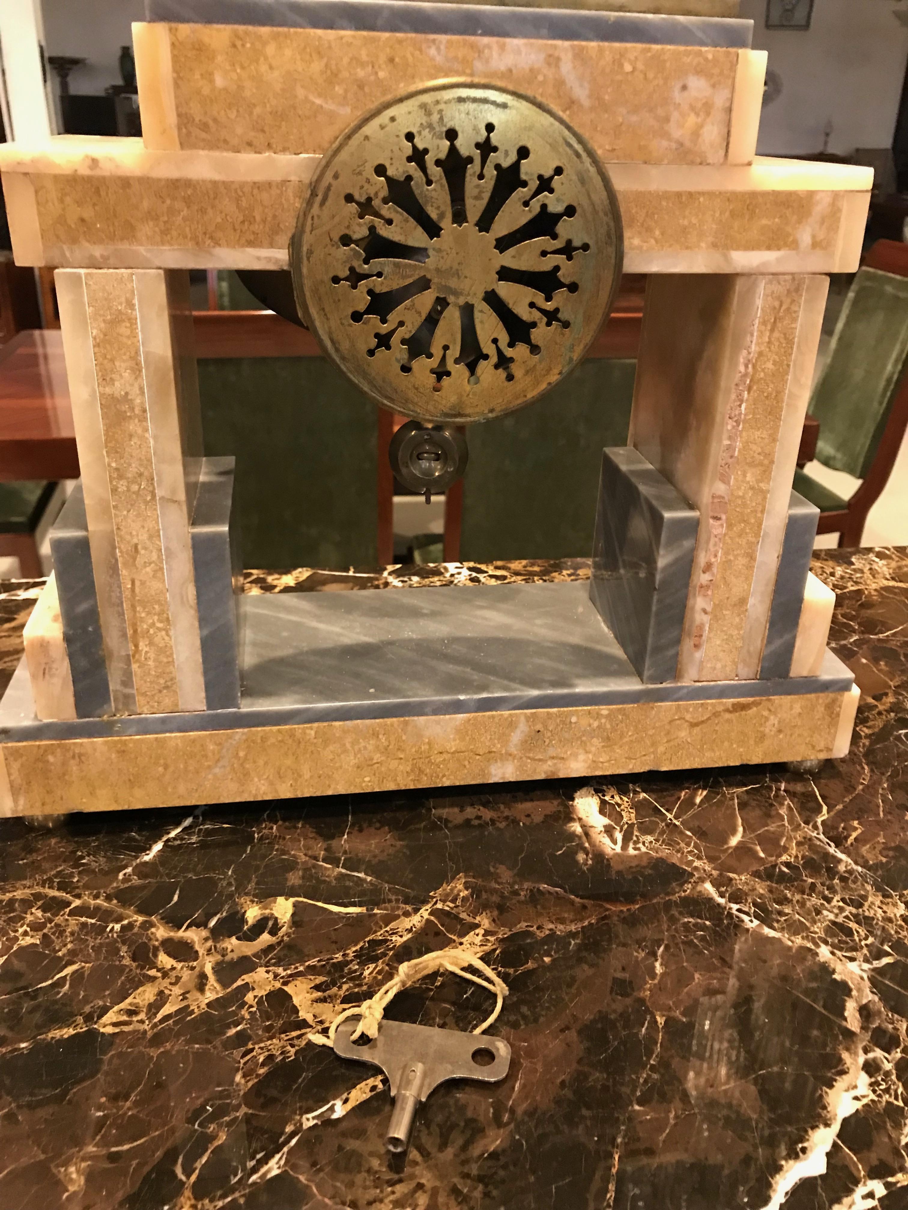 Reloj Francés Art Decó Escultura Femenina de Tres Piezas en venta 11