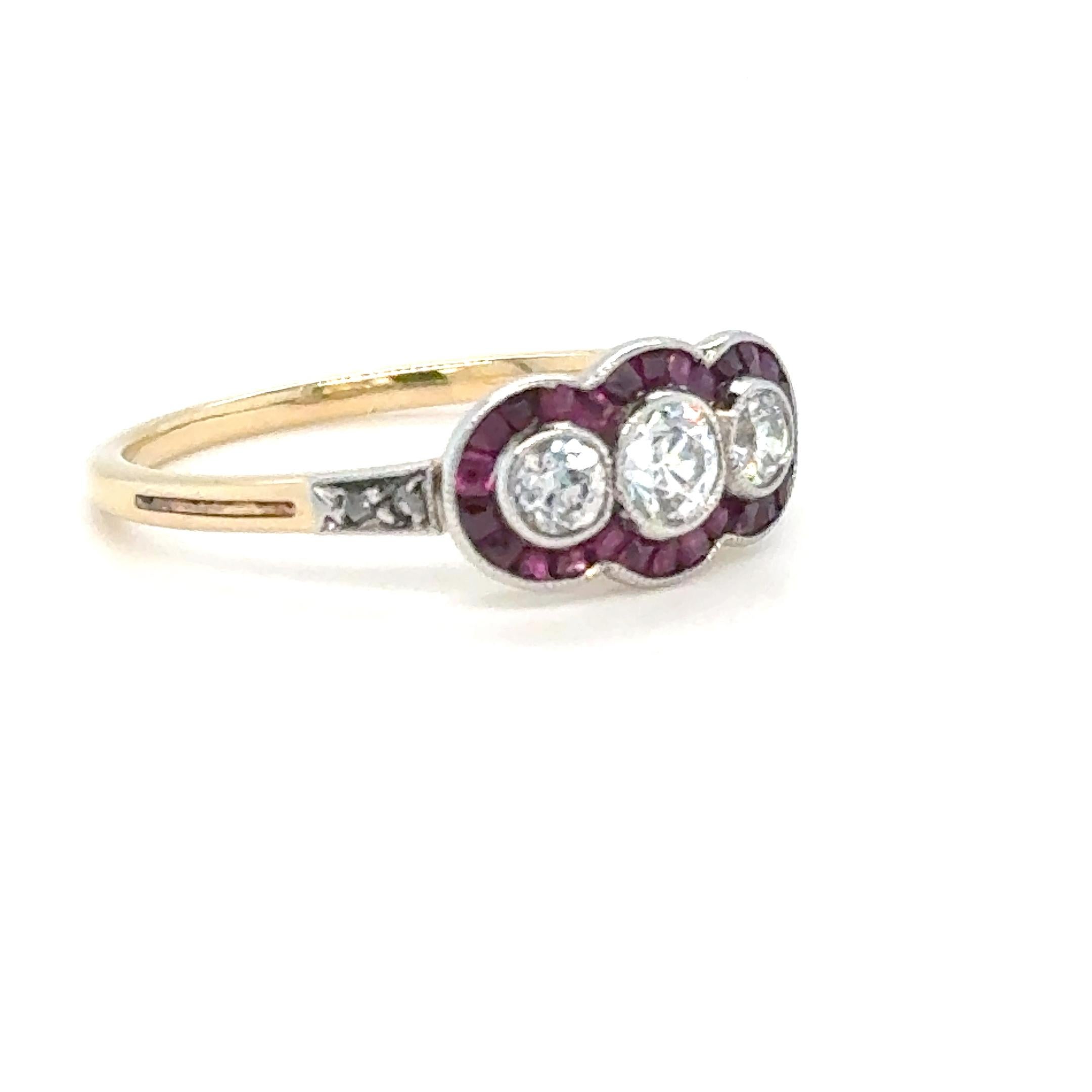 French Art Deco Three-Stone Diamond and Ruby Ring Platinum & Yellow Gold For Sale 2