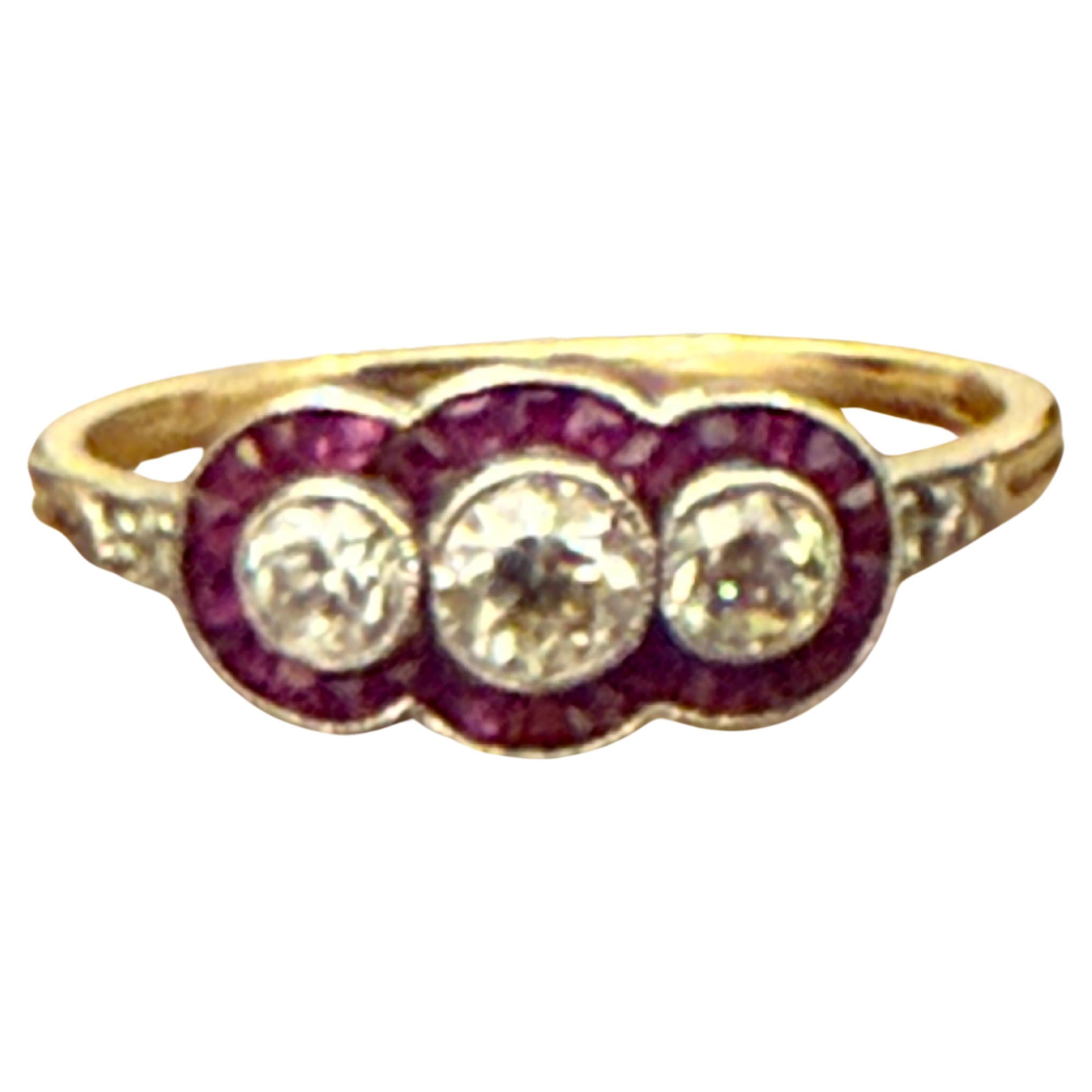 Anillo Art Déco Francés de Tres Piedras de Diamante y Rubí Platino y Oro Amarillo