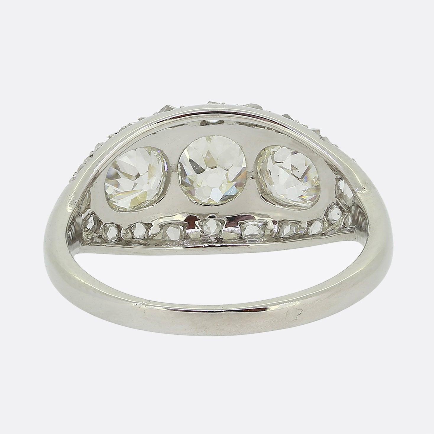 French Art Deco Three-Stone Diamond Ring In Good Condition For Sale In London, GB