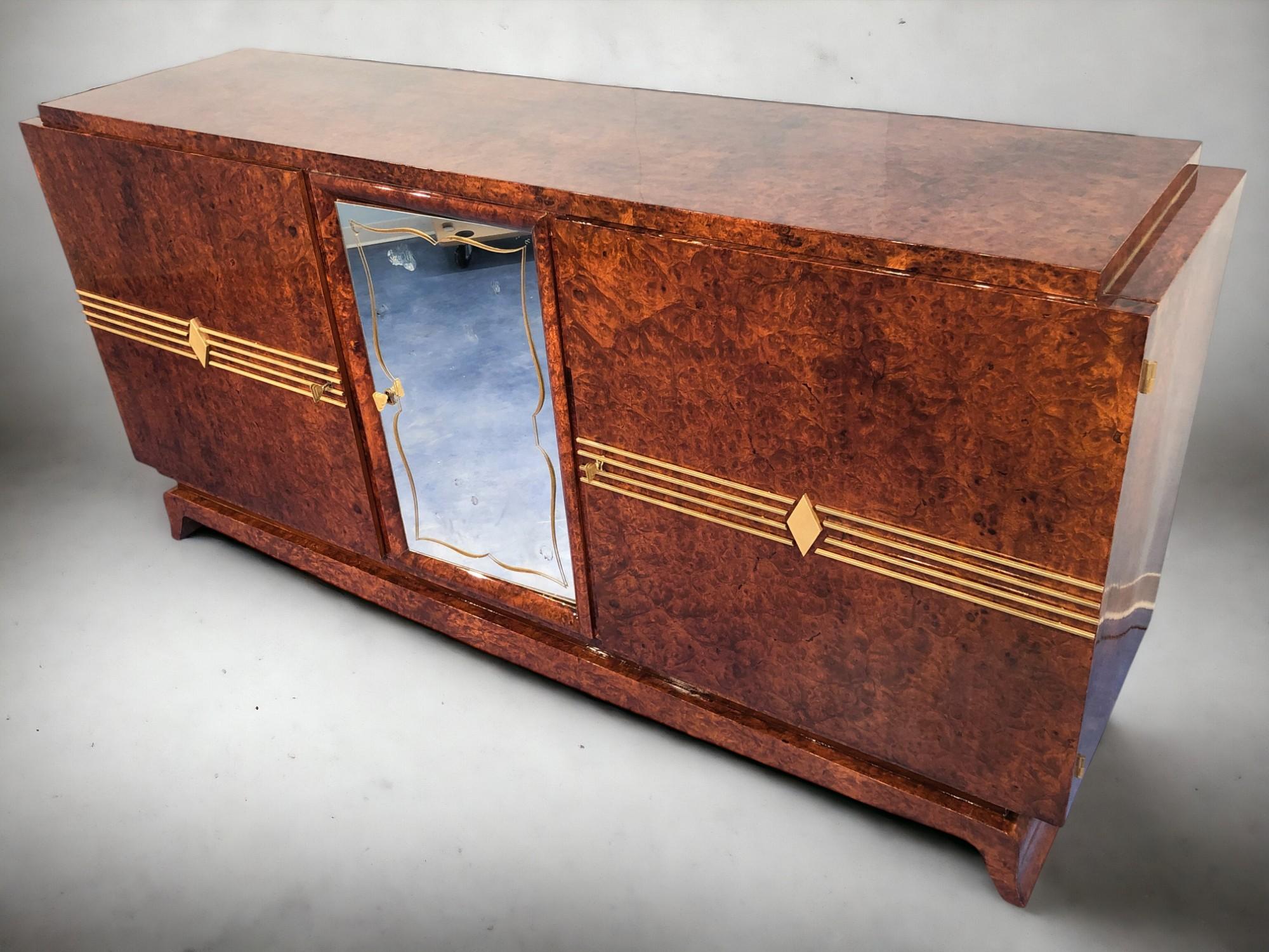 Milieu du XXe siècle Enfilade Art Déco français en thuya, années 1940 en vente