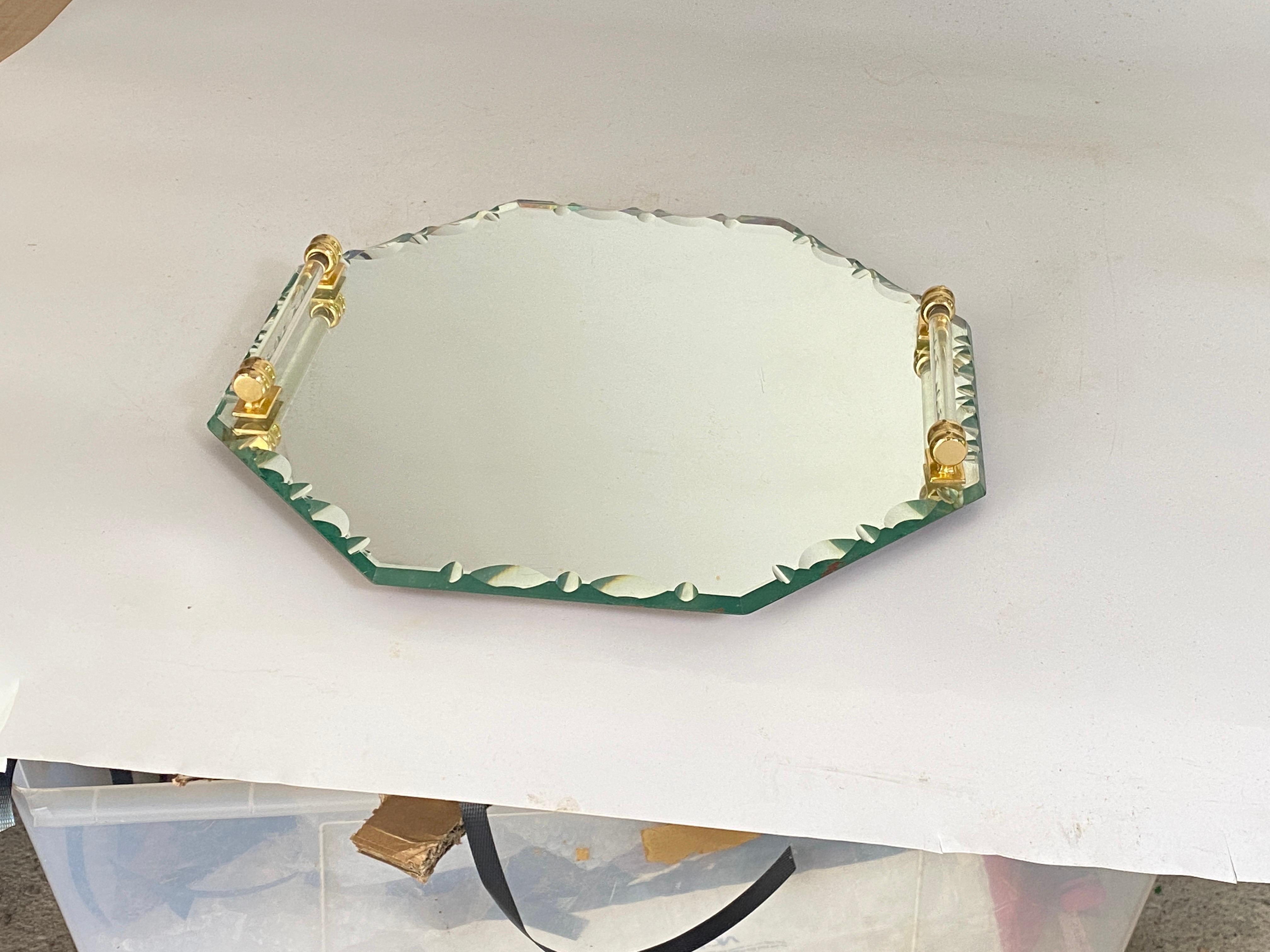 Französisch Art Deco Tablett Beveled Mirror Messing Griffe circa Saint Gobain Glas (Abgeschrägt) im Angebot