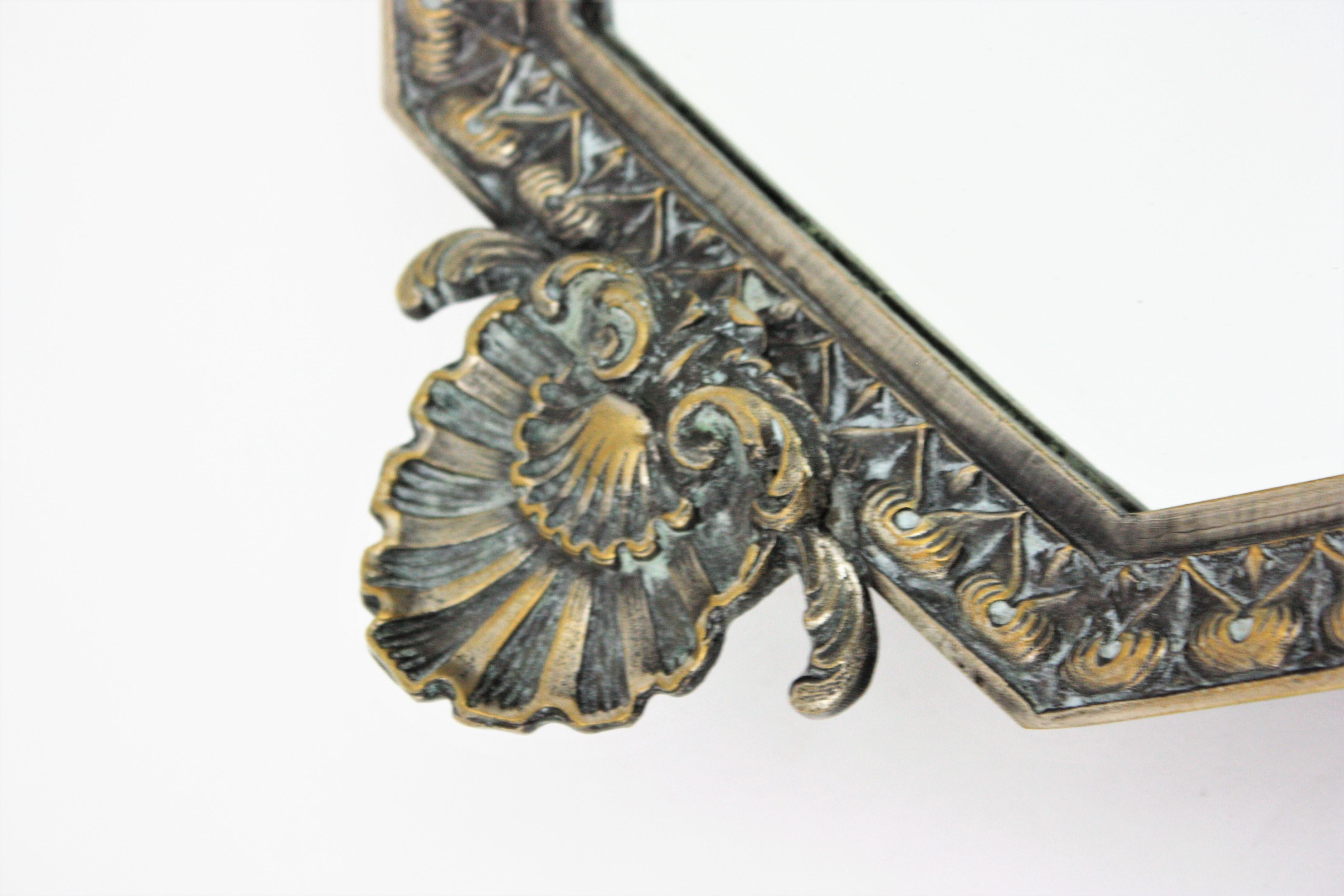 Plateau Art Dco franais avec motif de coquillages, bronze et miroir grav en vente 3