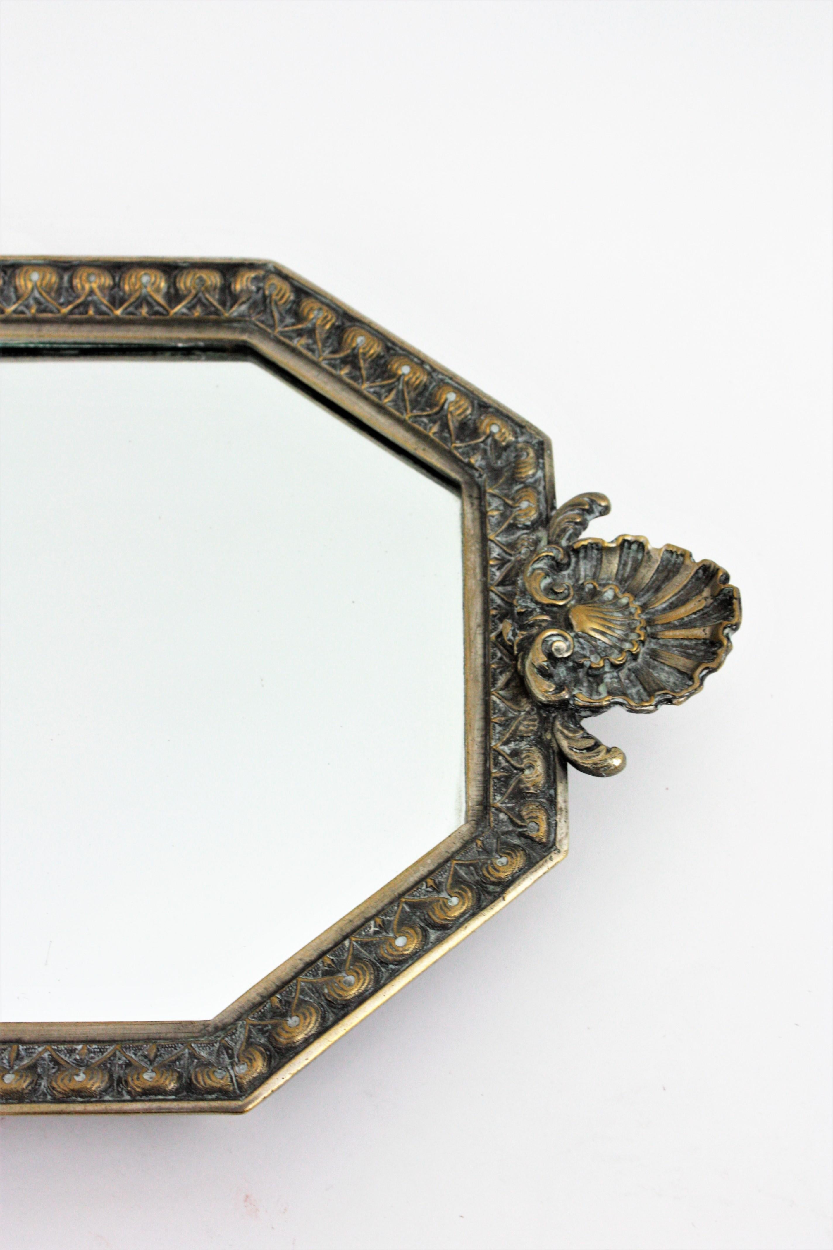 Plateau Art Dco franais avec motif de coquillages, bronze et miroir grav en vente 5