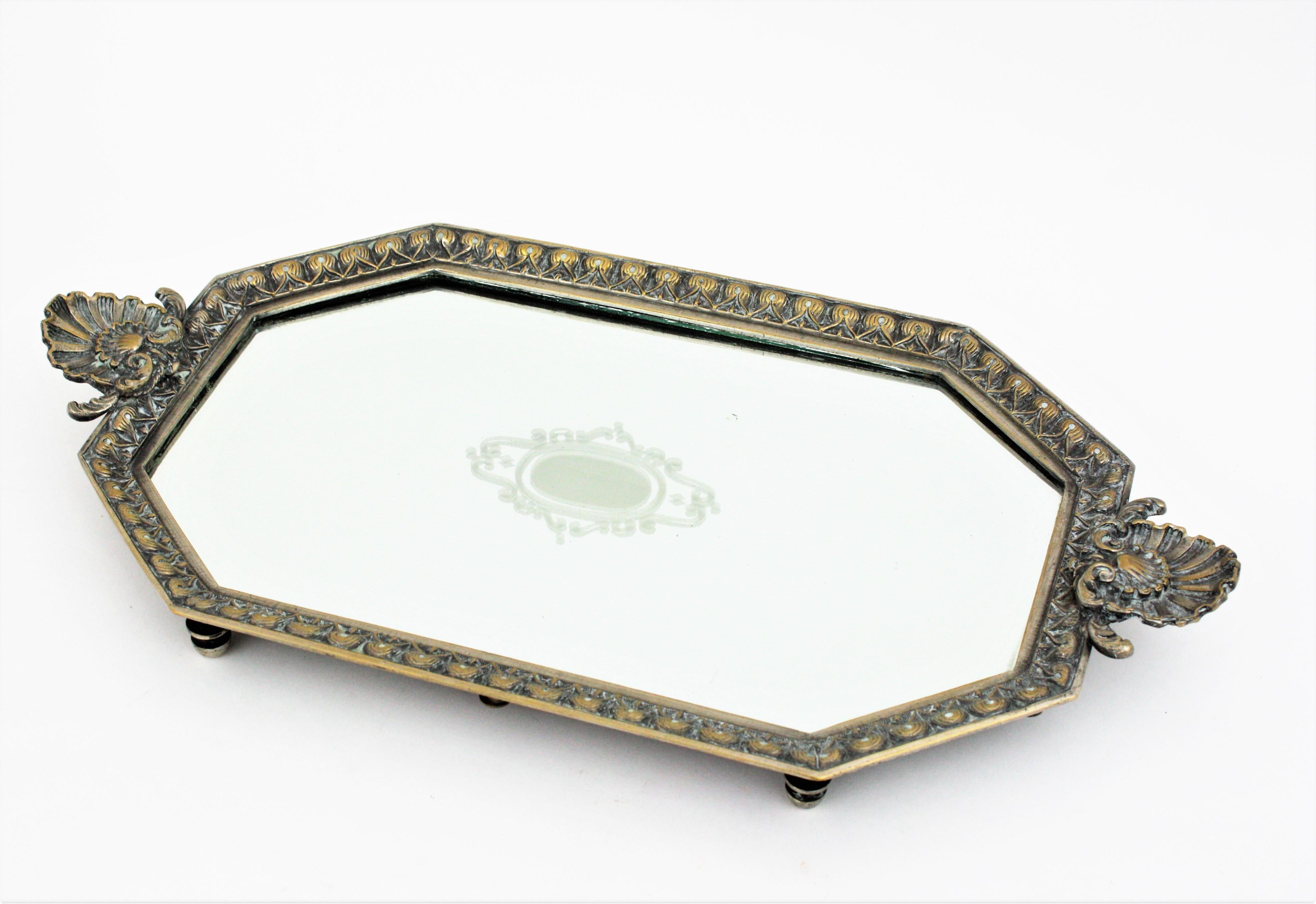 French Art Deco Tray with Shell Motif, Bronze and Etched Mirror For Sale 2