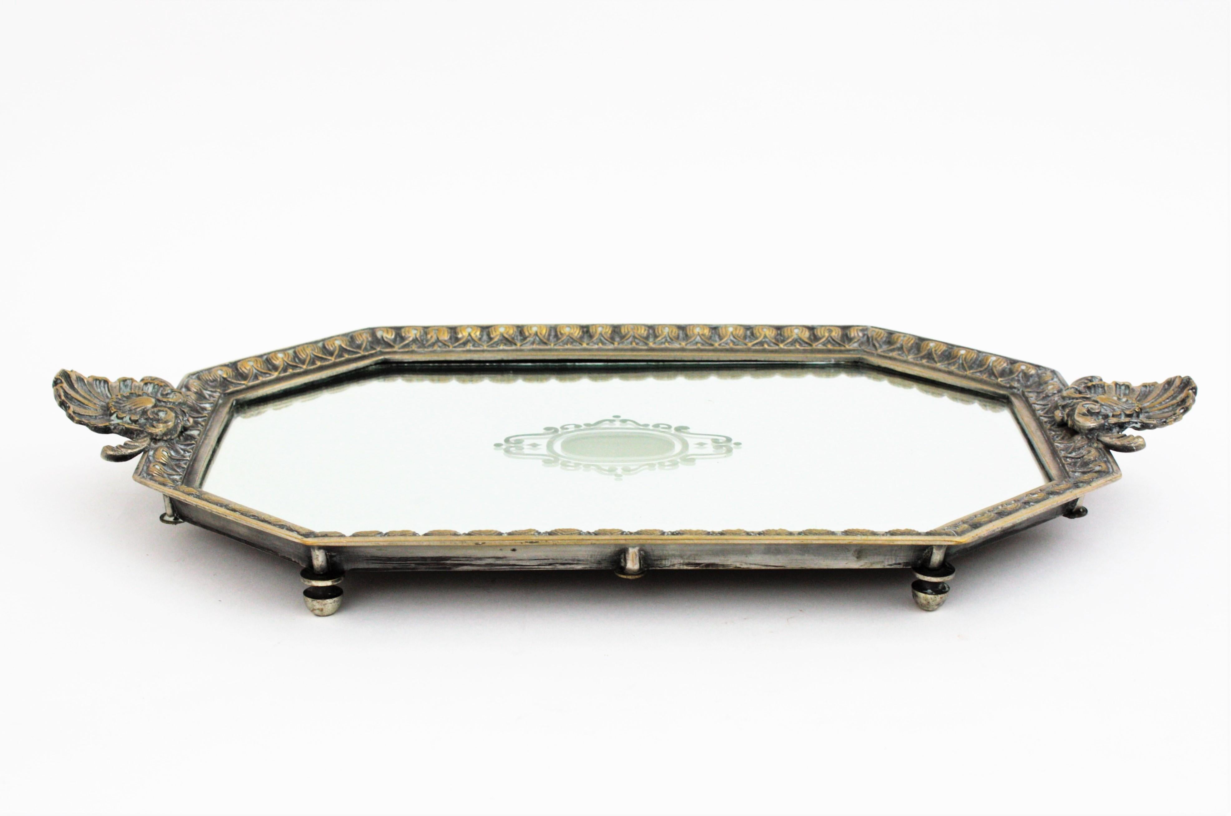 French Art Deco Tray with Shell Motif, Bronze and Etched Mirror For Sale 4