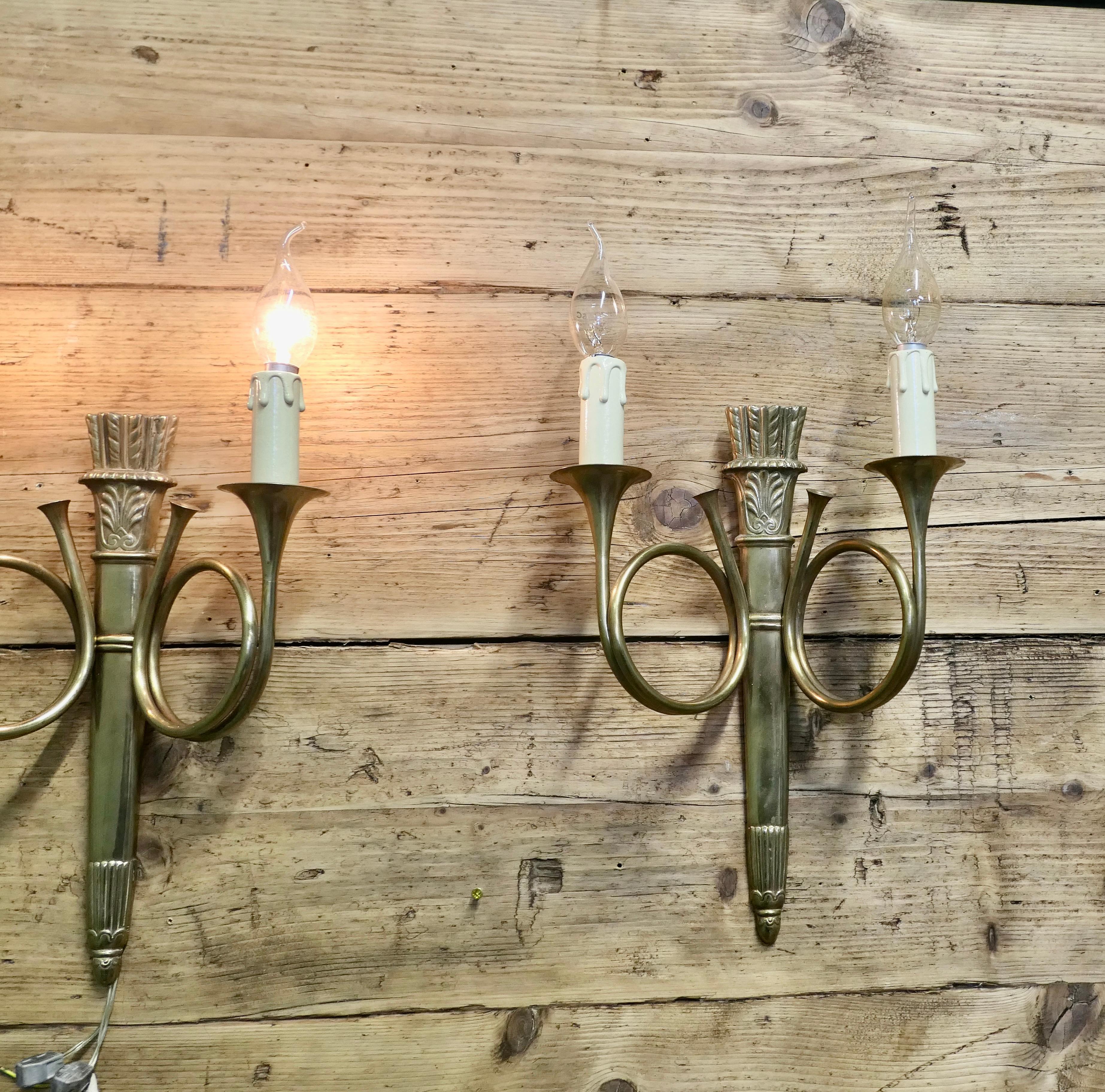 Apliques gemelos art déco franceses, diseño de caza  Estas encantadoras piezas están hechas en Bueno estado para la venta en Godshill, Isle of Wight