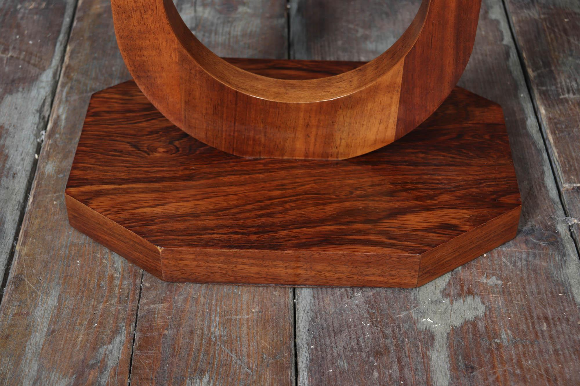 Noyer Table à deux niveaux Art déco français en vente