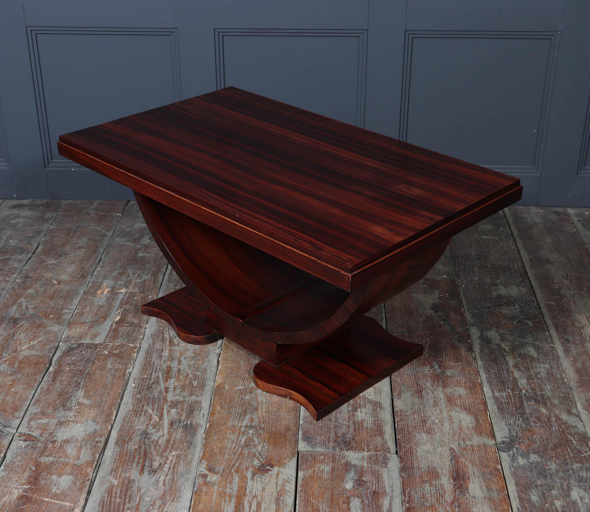 Table basse Art déco française à base en U en vente 6
