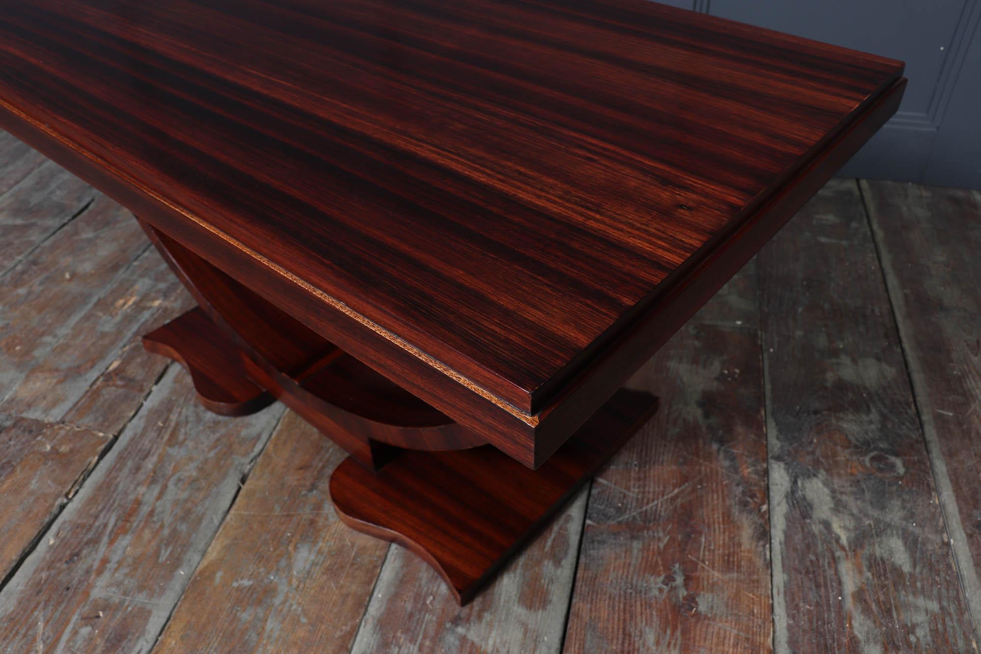 Début du 20ème siècle Table basse Art déco française à base en U en vente