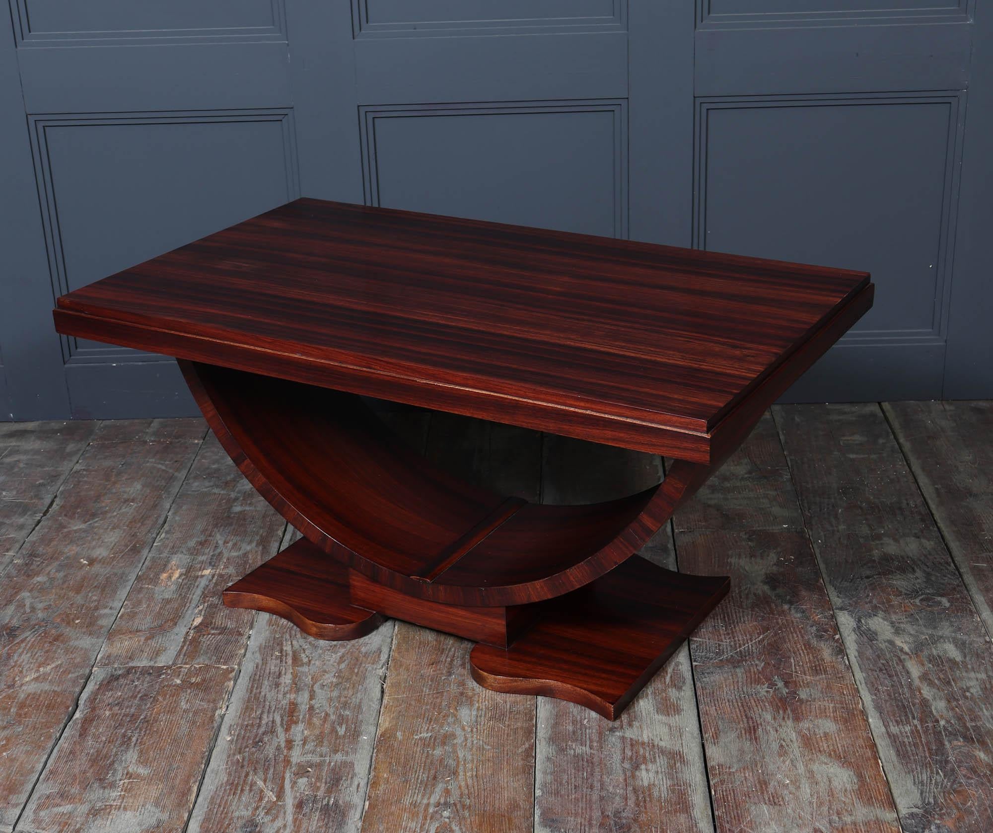 Table basse Art déco française à base en U en vente 1