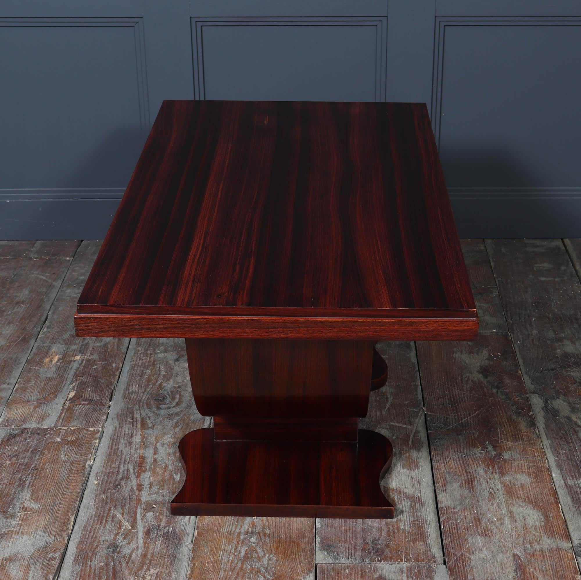 Table basse Art déco française à base en U en vente 2