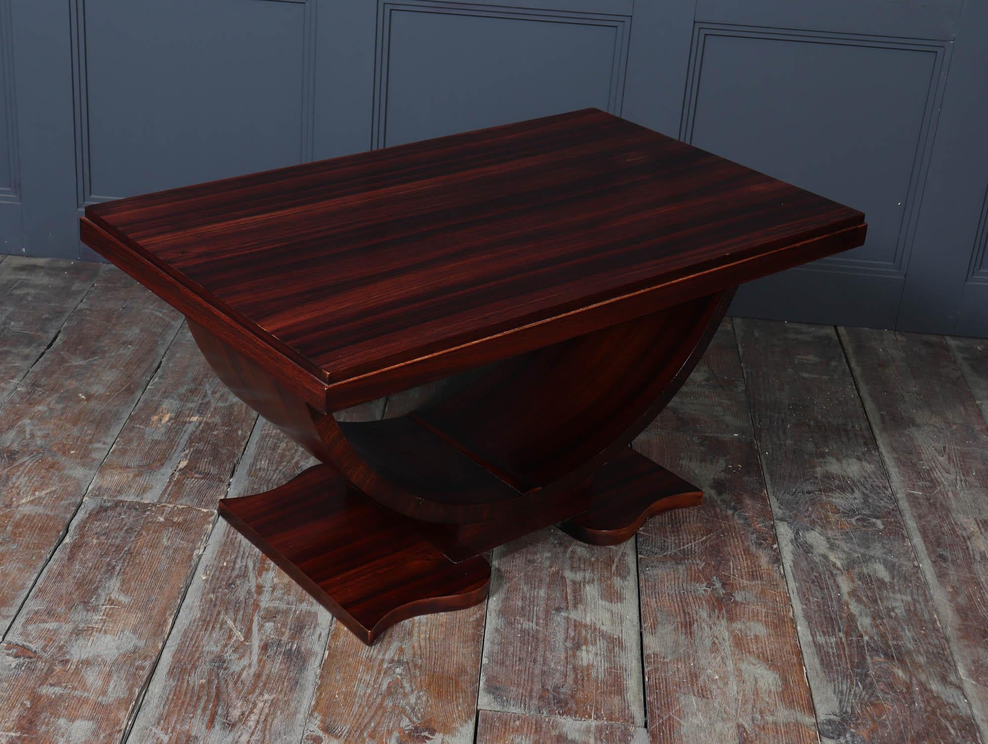 Table basse Art déco française à base en U en vente 3