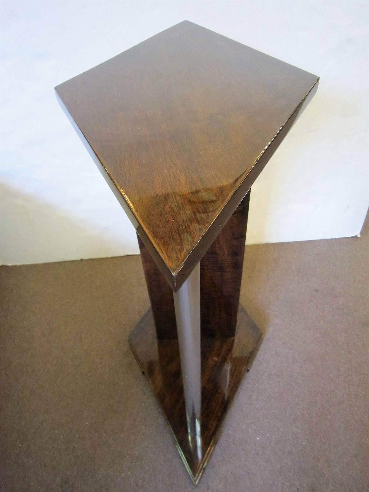 French Art Deco Unusual Diamond Shaped Walnut Side Table with Nickel Supports For Sale 4