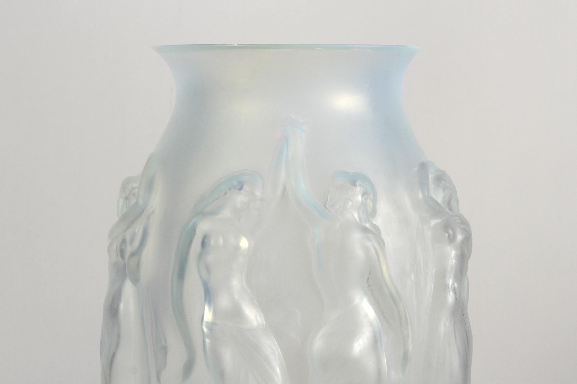 Glass French Art Deco vase by Sabino 