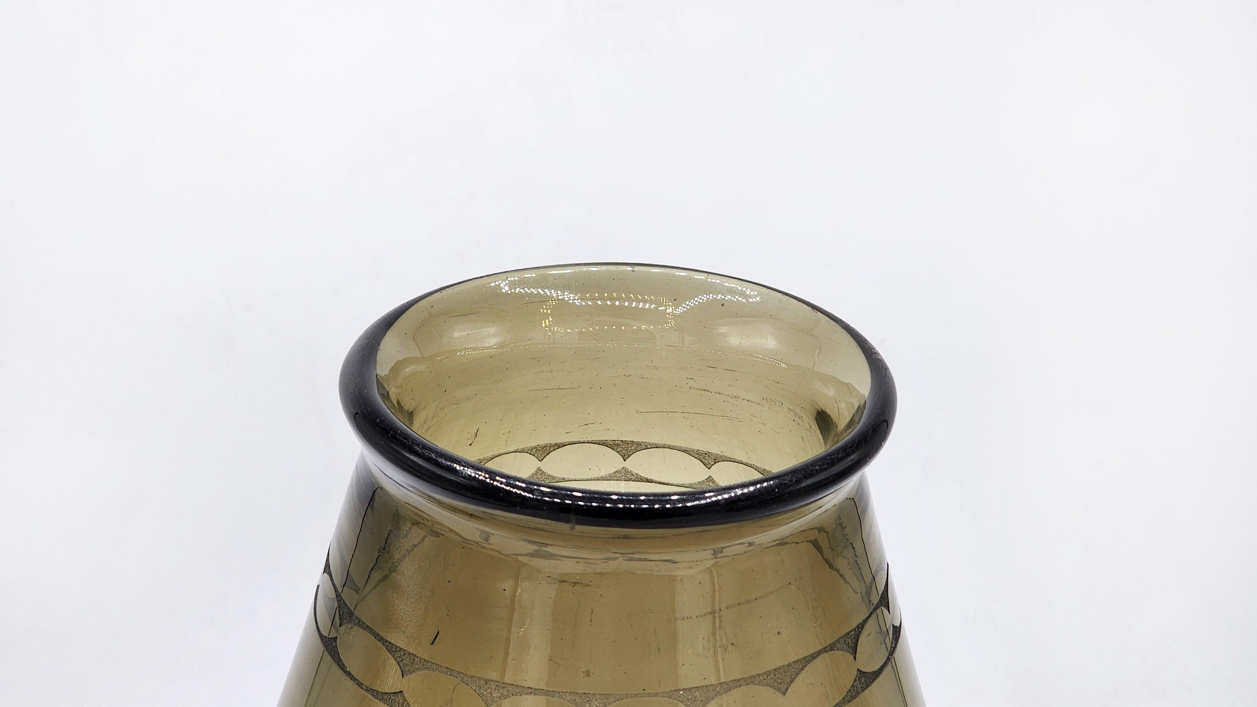 Français Vase Art déco français en verre Daum Nancy en vente