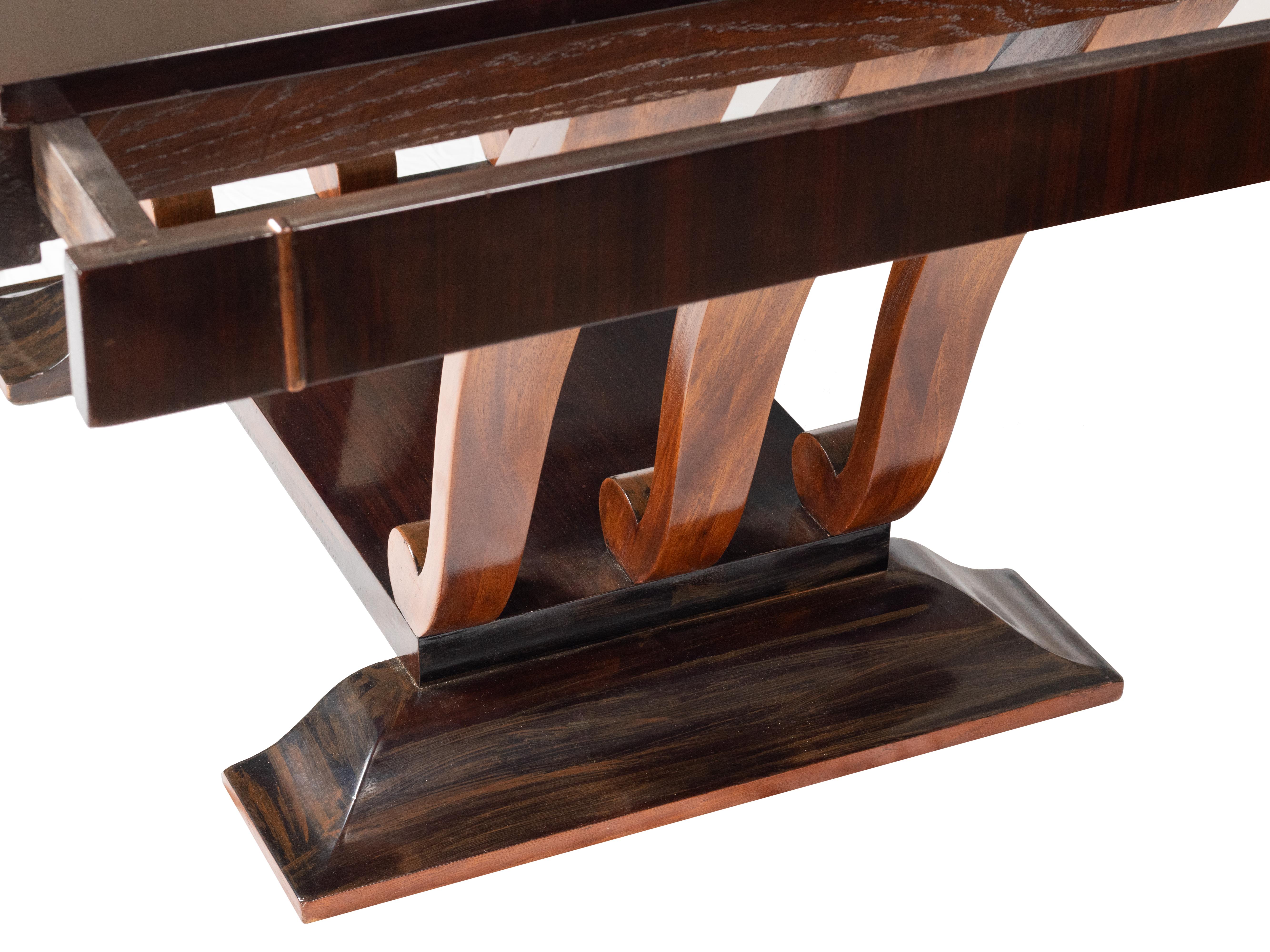 Mesa de comedor francesa Art Decó chapada con extensiones, años 30 en venta 2