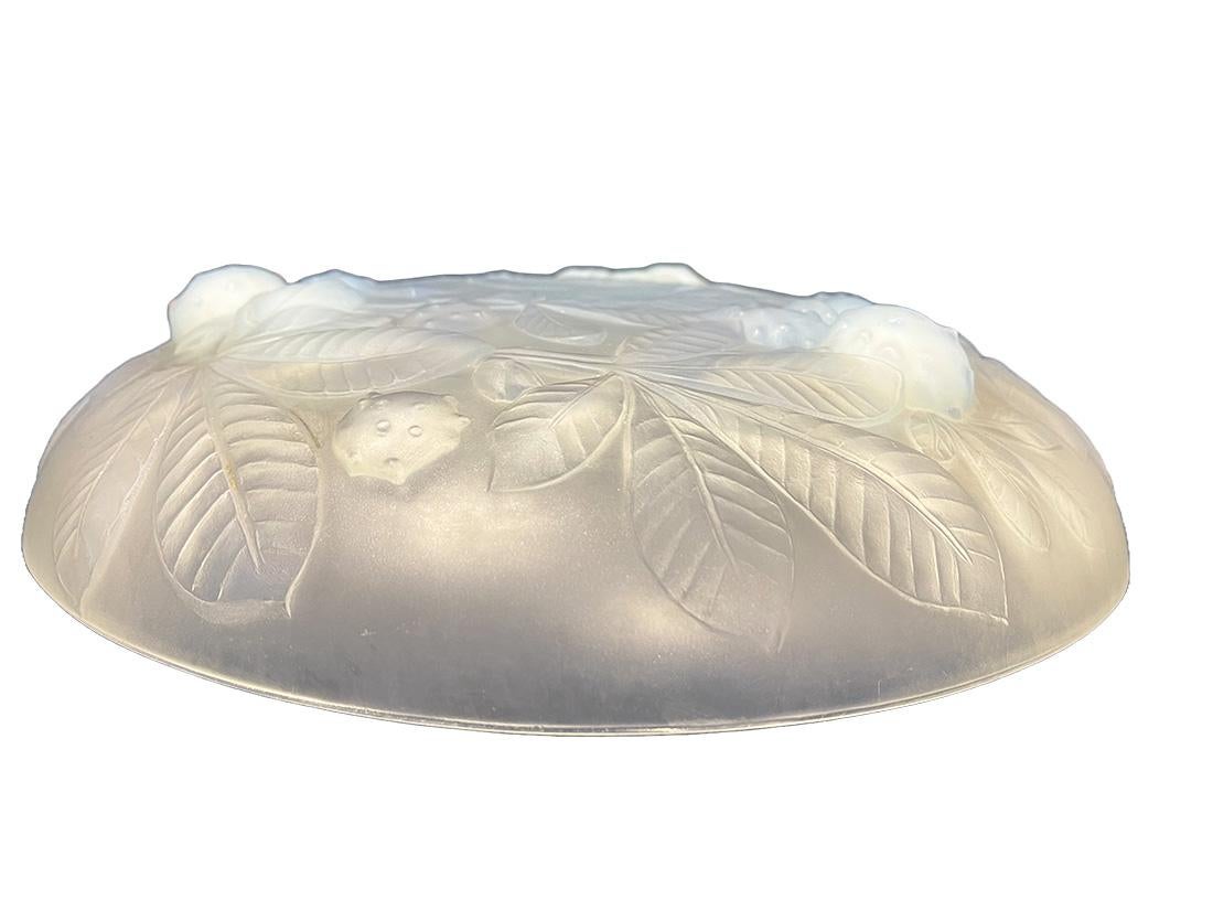 Verre Bol en verre opalescent Verlys Art Déco français, années 1930 en vente