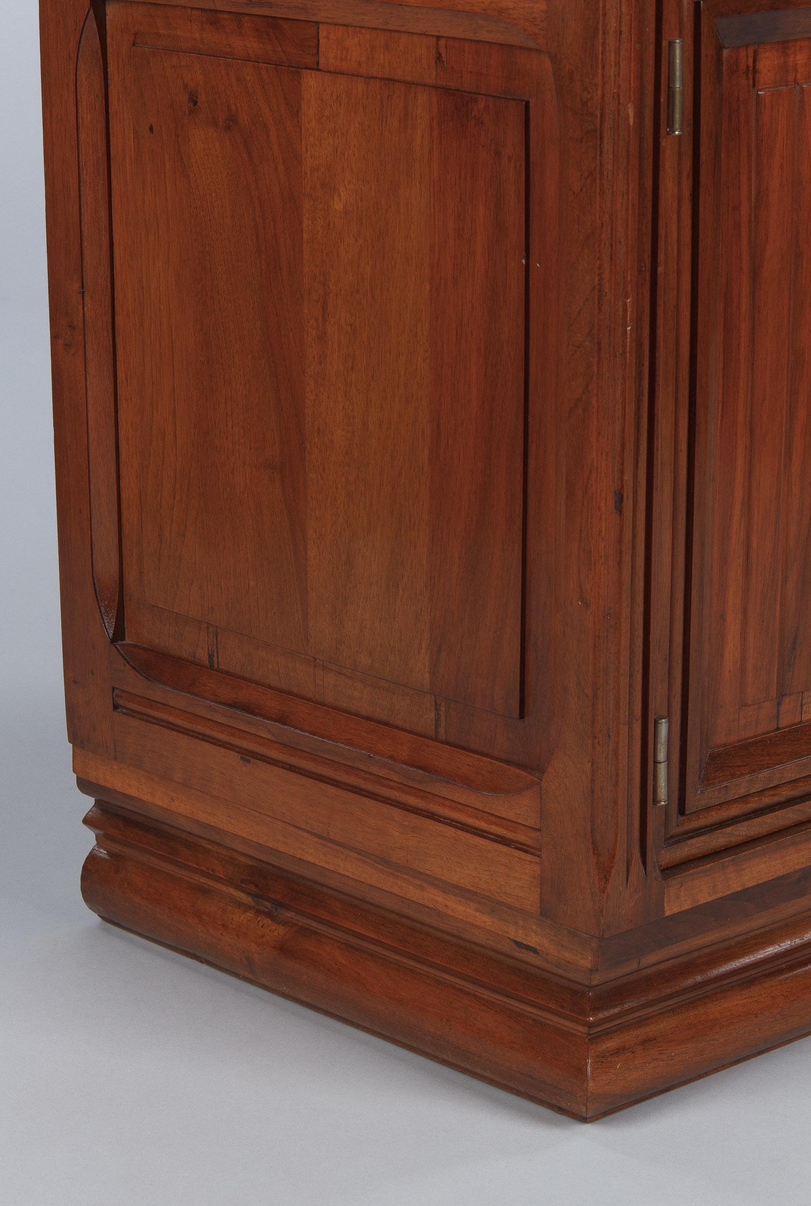 French Art Deco Walnut Display Cabinet or Bookcase, 1930s 10