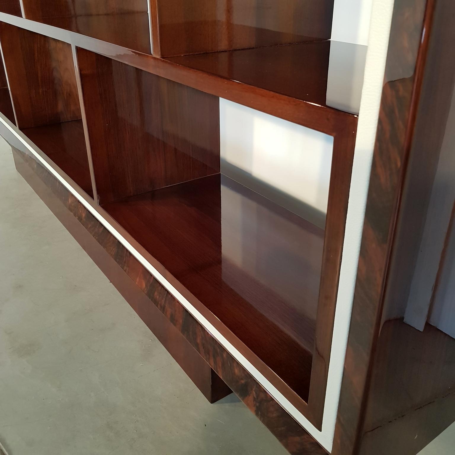 French Art Deco Walnut Bookcase, 1940s In Good Condition For Sale In Budapest, Budapest