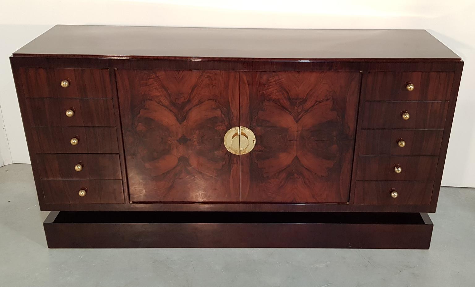 Unique Art Deco sideboard with very nice simple walnut and walnut burl veneer, brass ball shape handles on drawers and half moon brass handles on doors. France, 1930s. Recently restored.