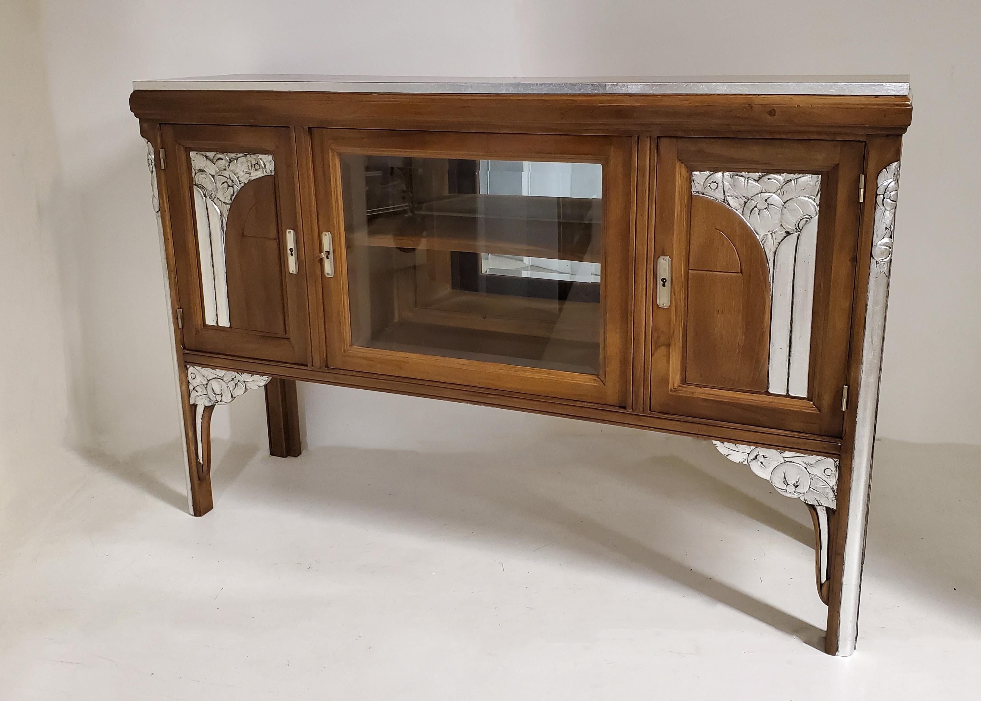 French Art Deco Walnut Cabinet/ Vitrine/ Bar/ Bookcase with Metal Leaf Detail In Good Condition For Sale In New York City, NY