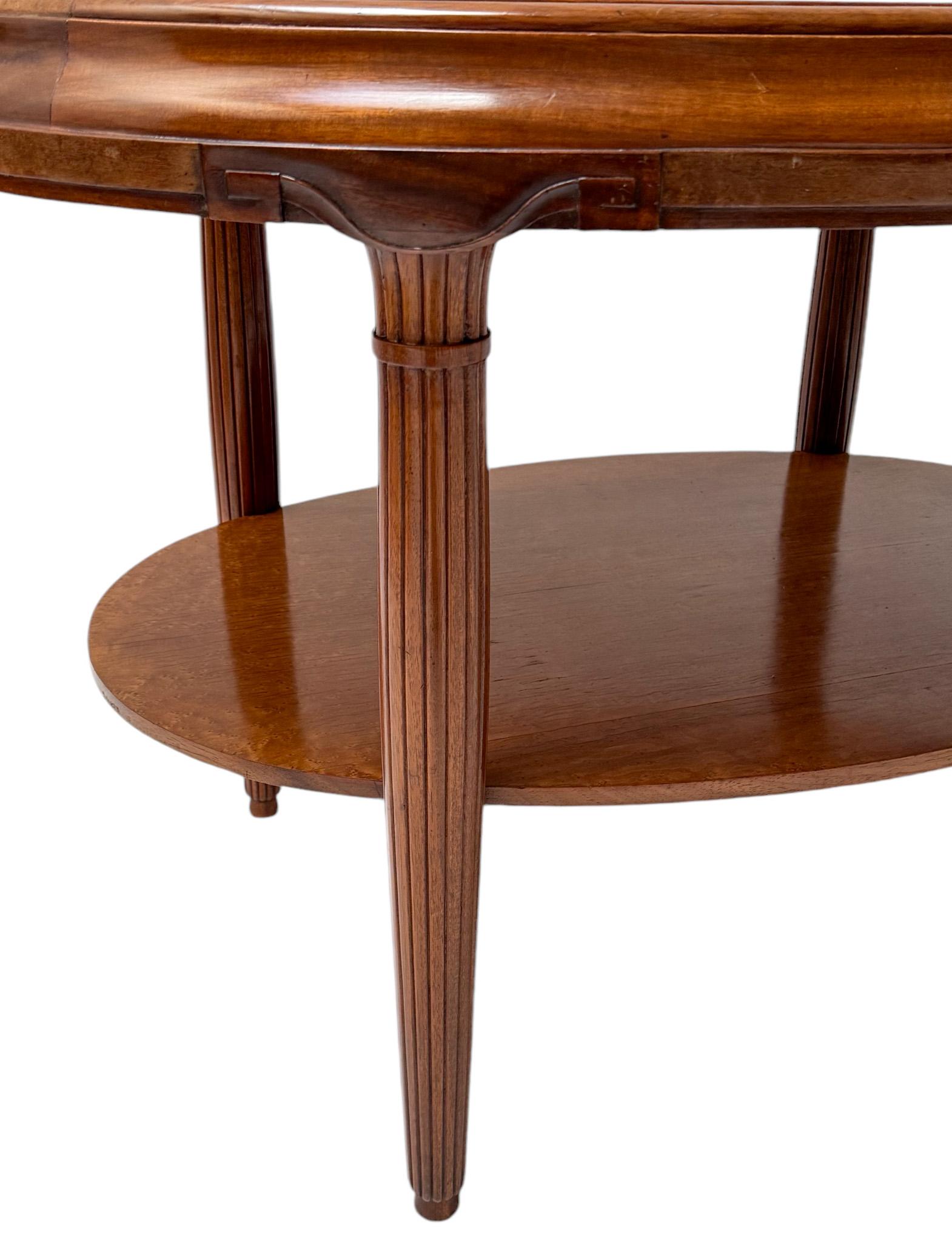 Table centrale en noyer Art déco, années 1930 en vente 4