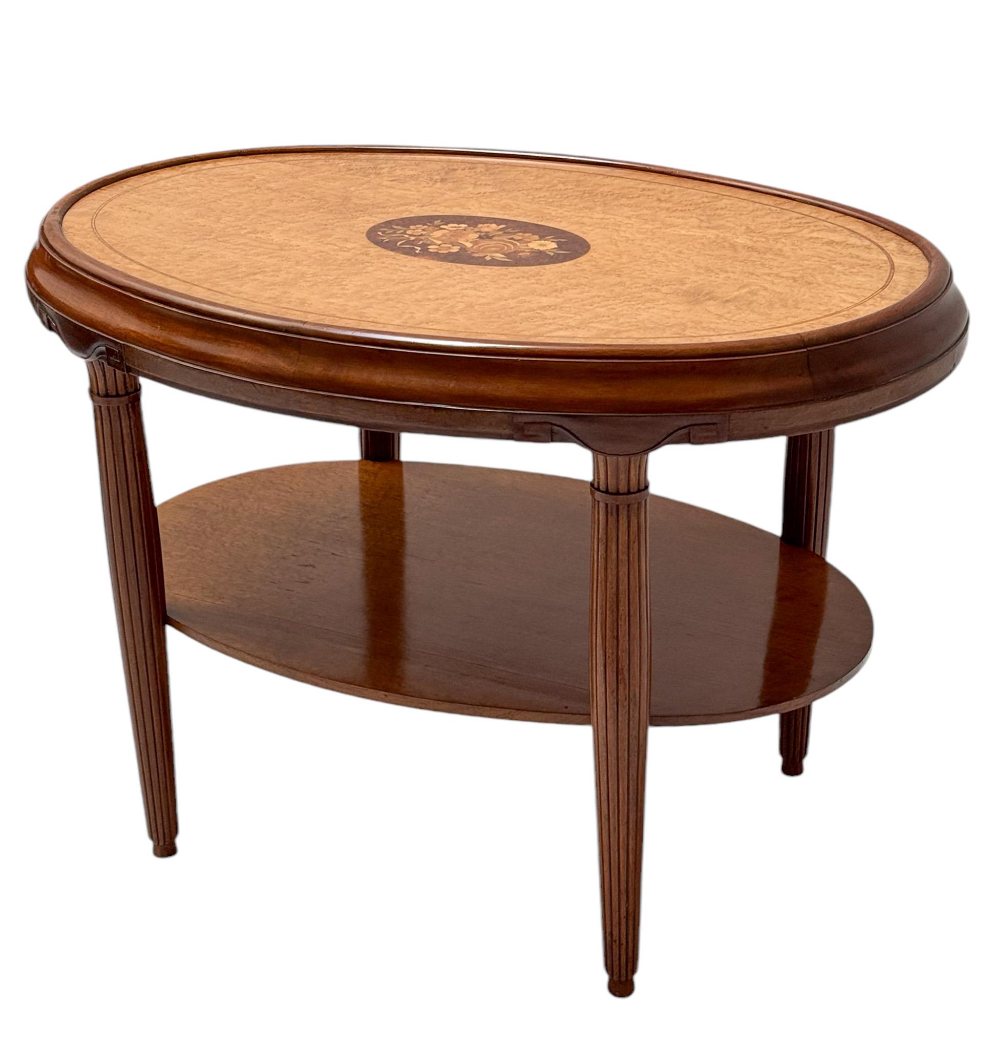Érable piqué Table centrale en noyer Art déco, années 1930 en vente