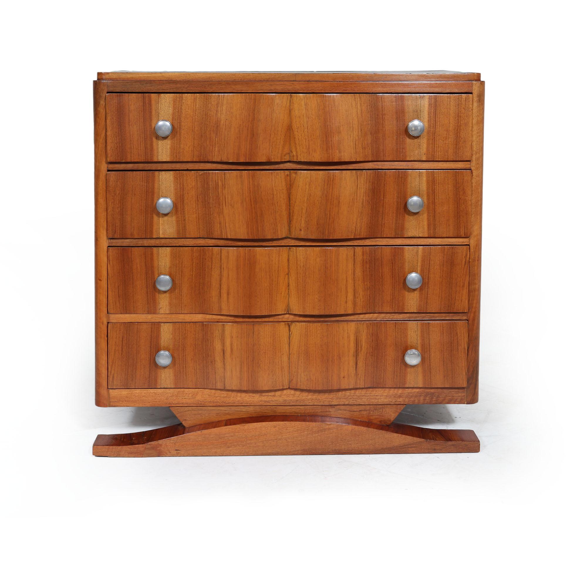 French Art Deco Walnut Chest of Drawers In Good Condition For Sale In Paddock Wood Tonbridge, GB