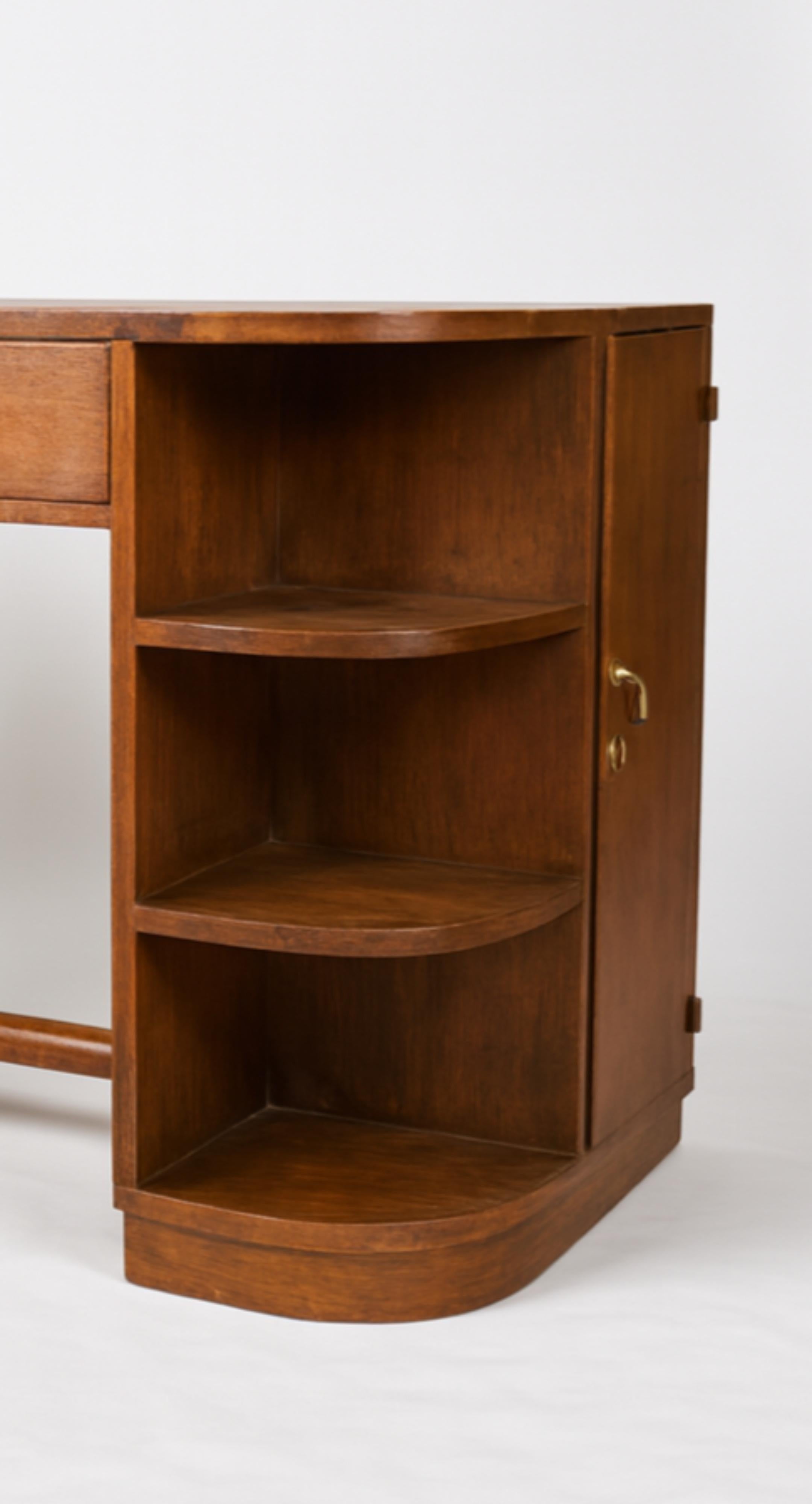 Bureau Art Déco en noyer, 20ème siècle Bon état - En vente à Lisbon, PT