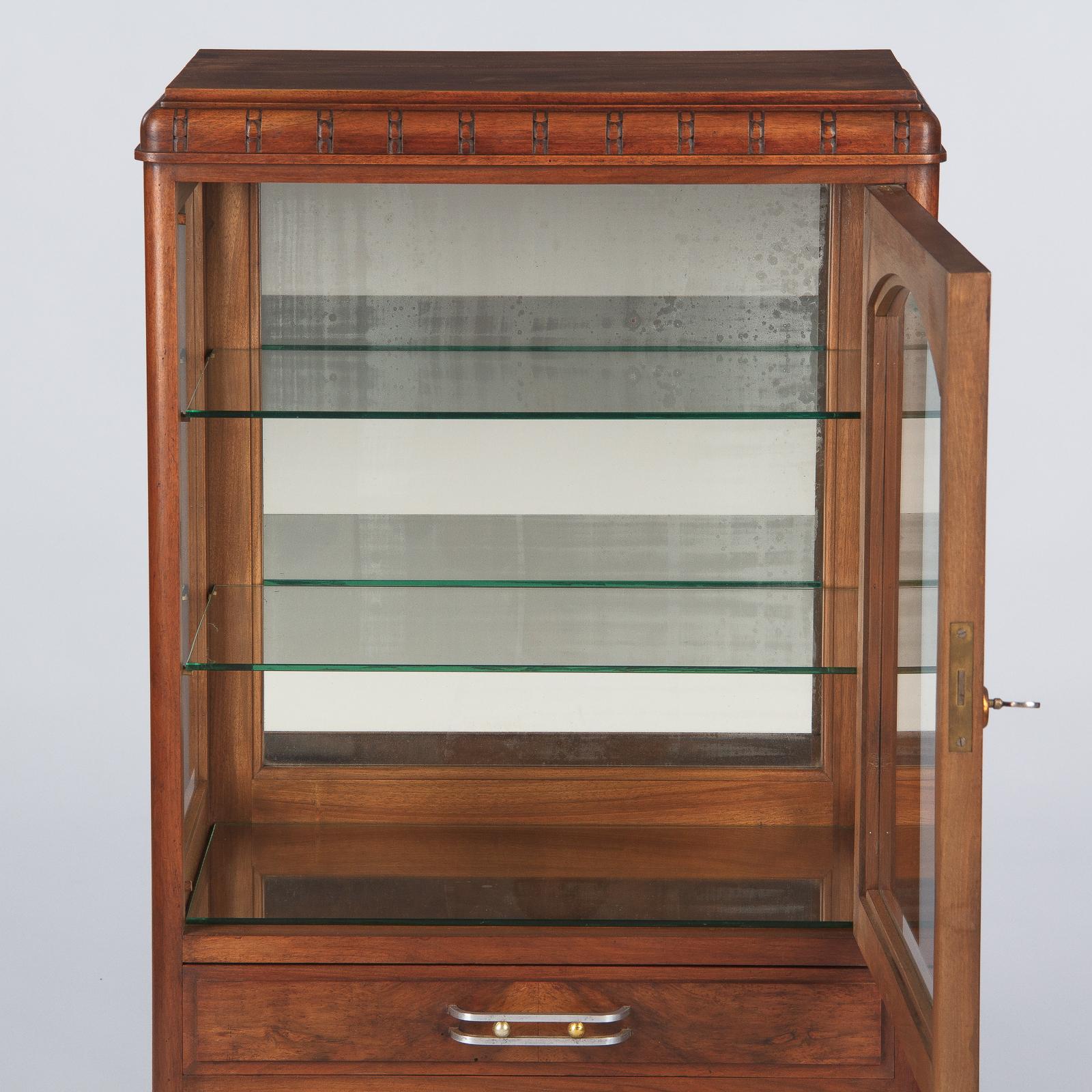 French Art Deco Walnut Display Cabinet, 1930s 3