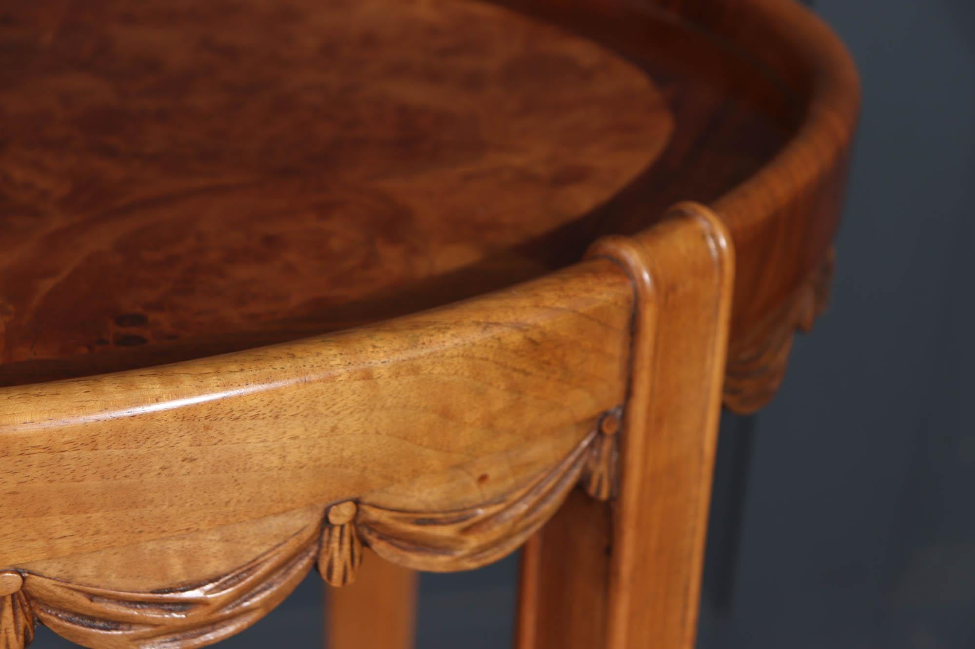 French Art Deco Walnut Side Table Circa 1925 (Walnuss) im Angebot