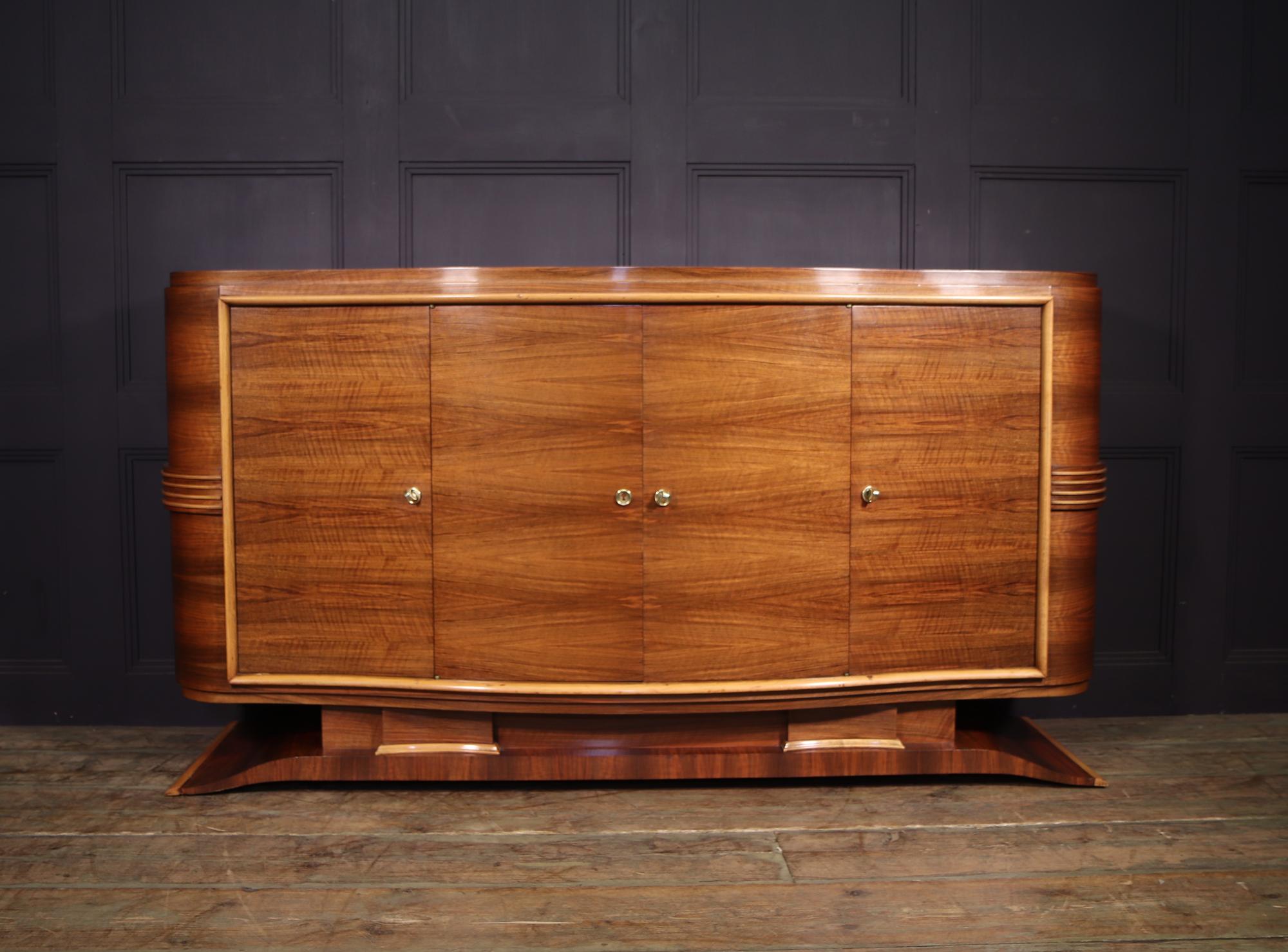 Sideboard aus Nussbaumholz im Art déco-Stil, 1 im Zustand „Hervorragend“ in Paddock Wood Tonbridge, GB