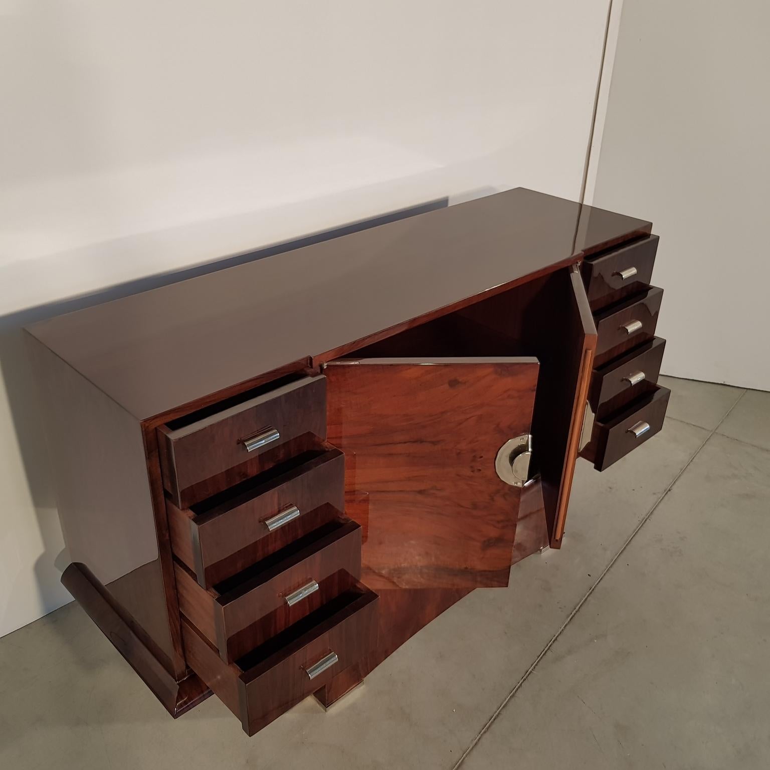 French Art Deco Walnut Sideboard, 1930s In Good Condition For Sale In Budapest, Budapest