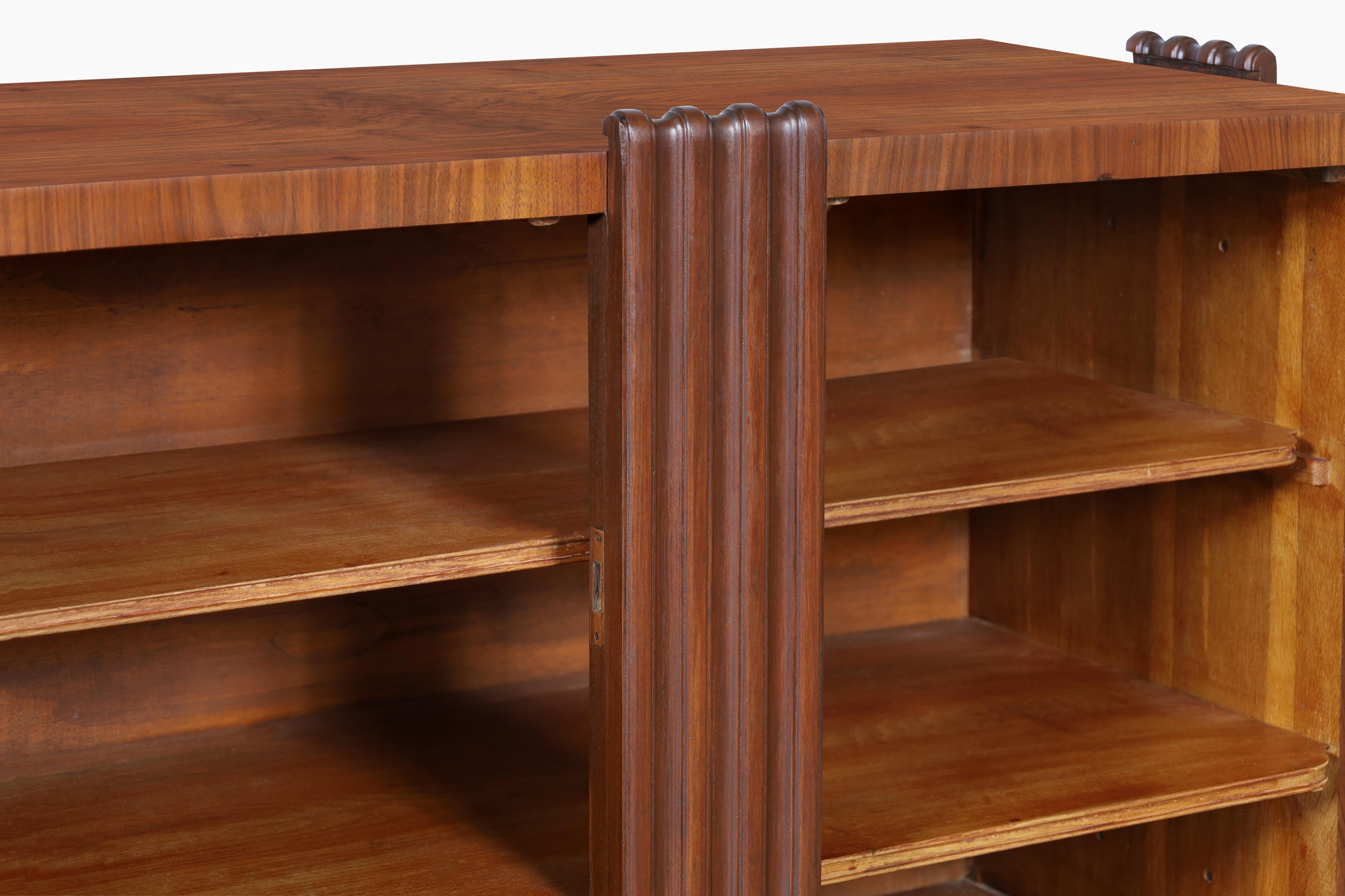 Legno Credenza francese Art Déco in noce in vendita