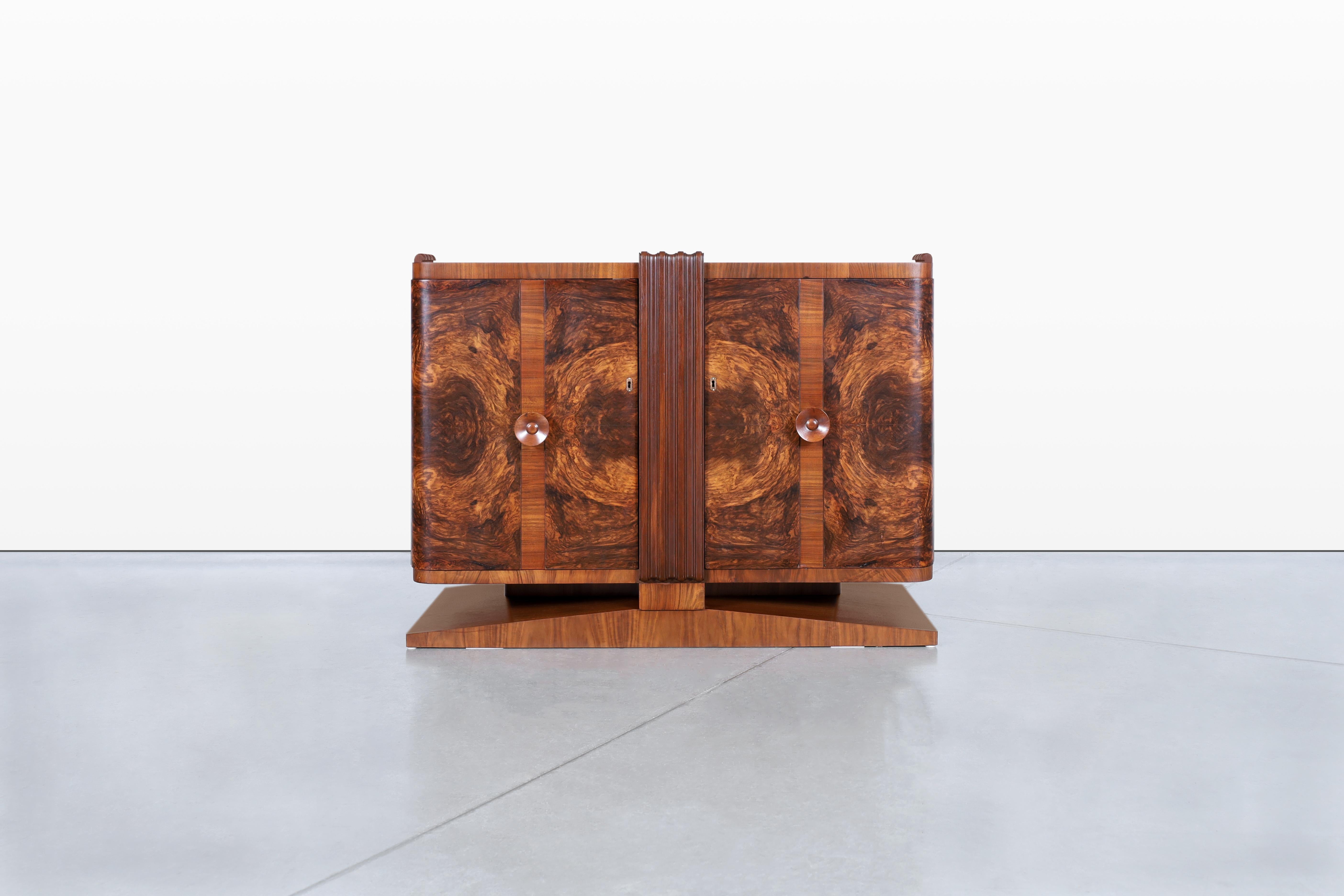 Credenza francese Art Déco in noce in vendita 1