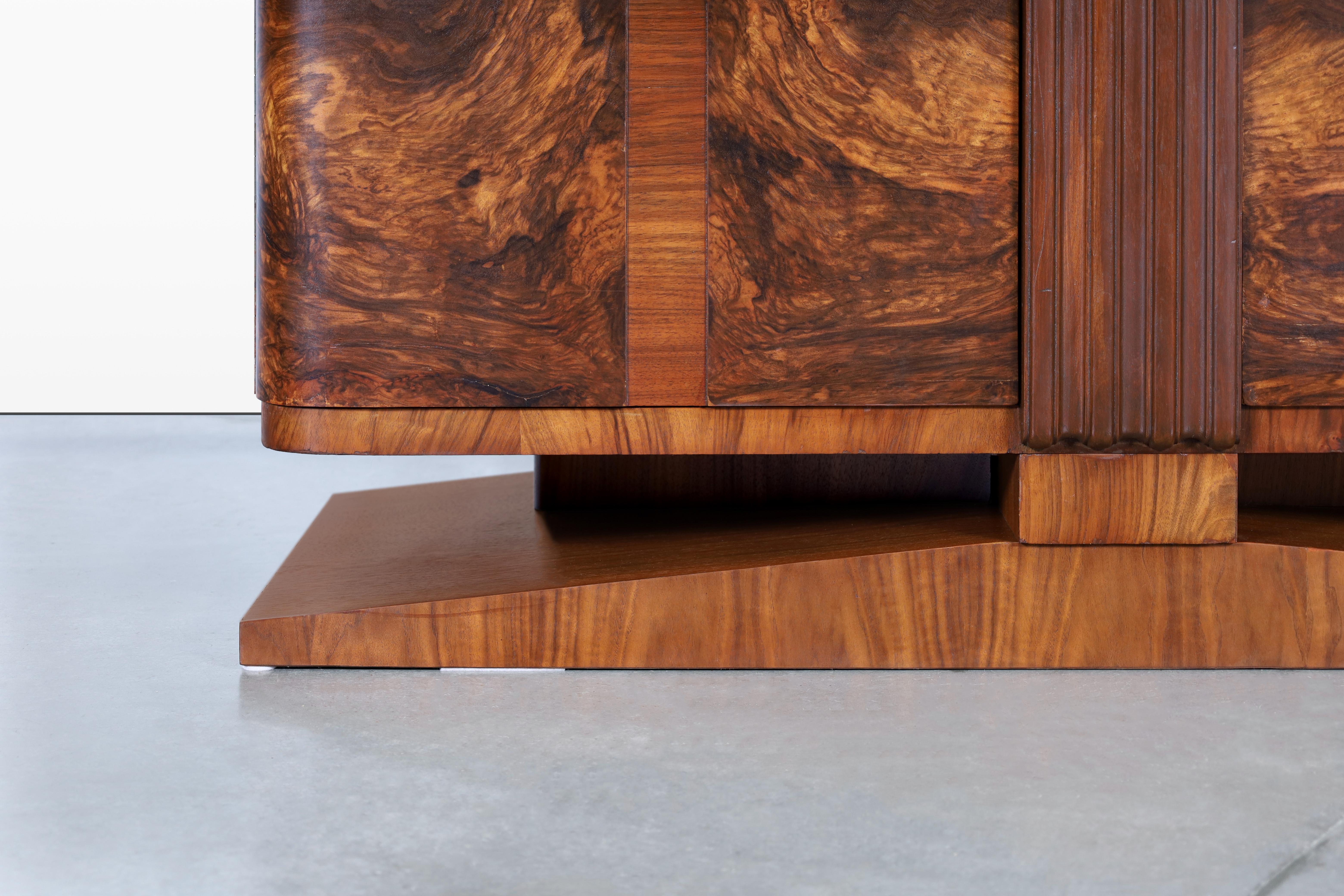 Credenza francese Art Déco in noce in vendita 3