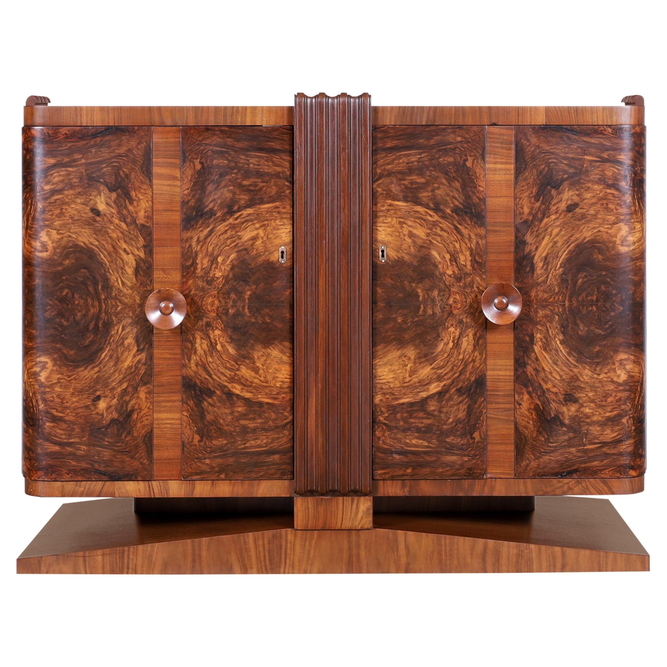 Französisches Art Deco Nussbaum Sideboard