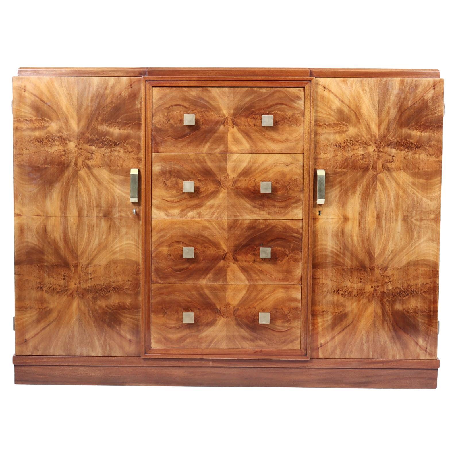 Französisches Art Deco Nussbaum Sideboard