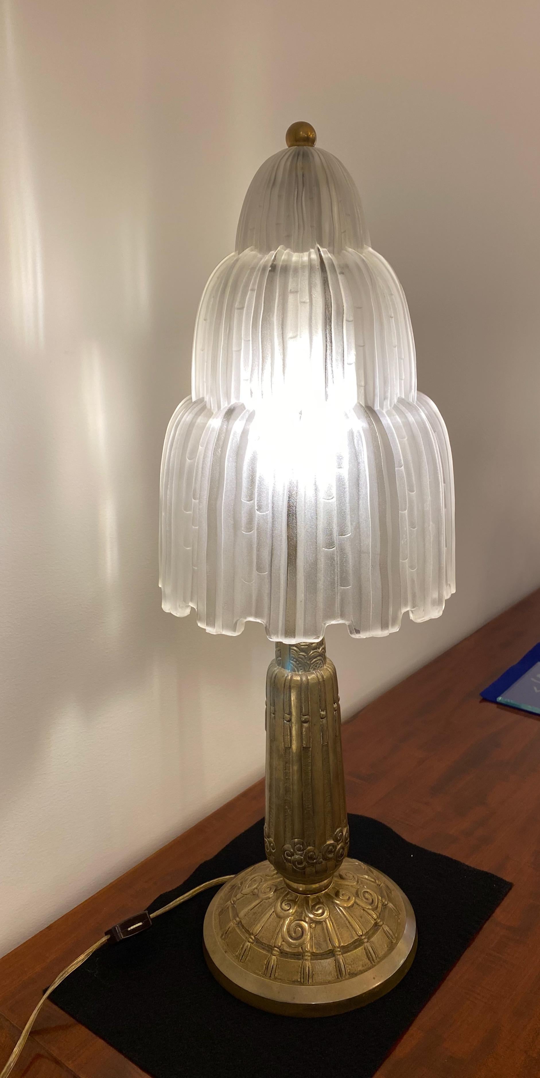 Lampe de table Art Déco française « cascade » signée par Sabino en vente 5