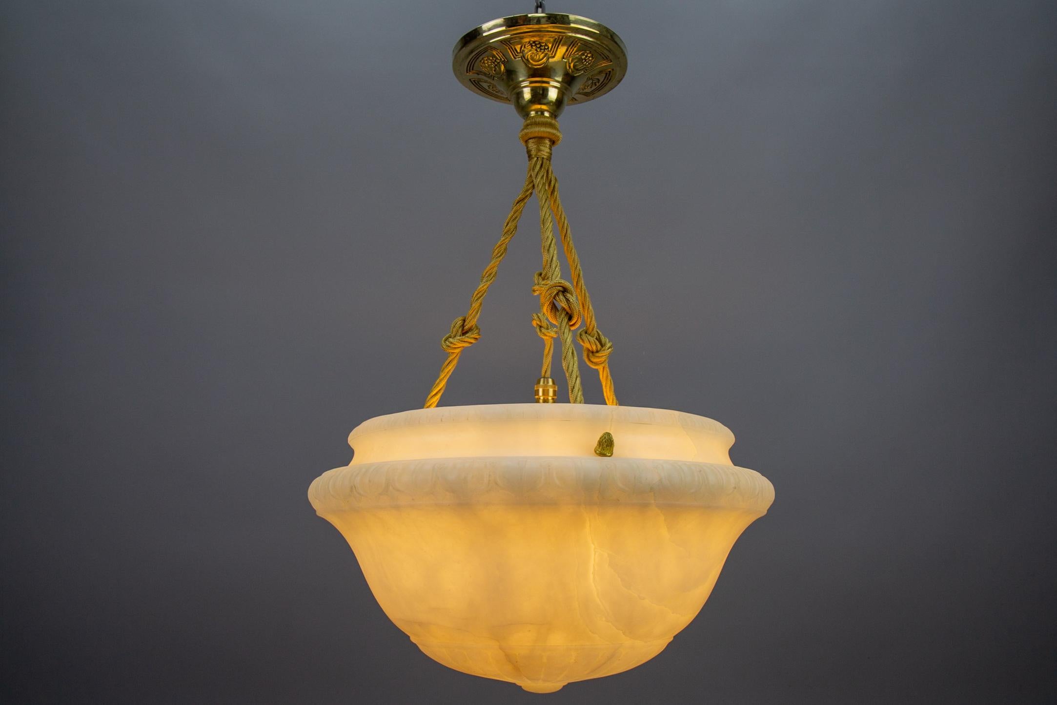 French Art Deco White Alabaster and Brass Pendant Light Fixture, circa 1920s For Sale 7