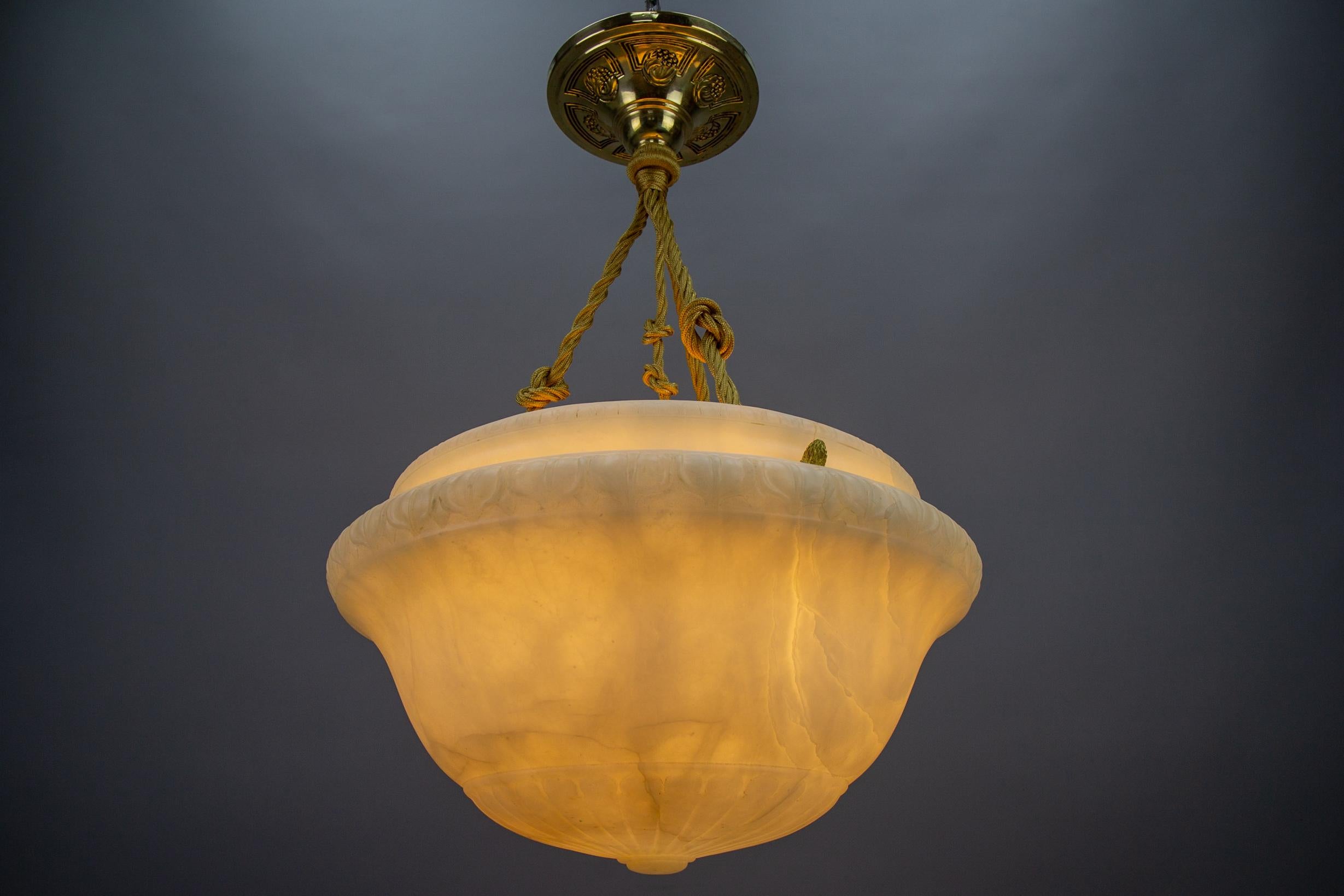 French Art Deco White Alabaster and Brass Pendant Light Fixture, circa 1920s In Good Condition In Barntrup, DE