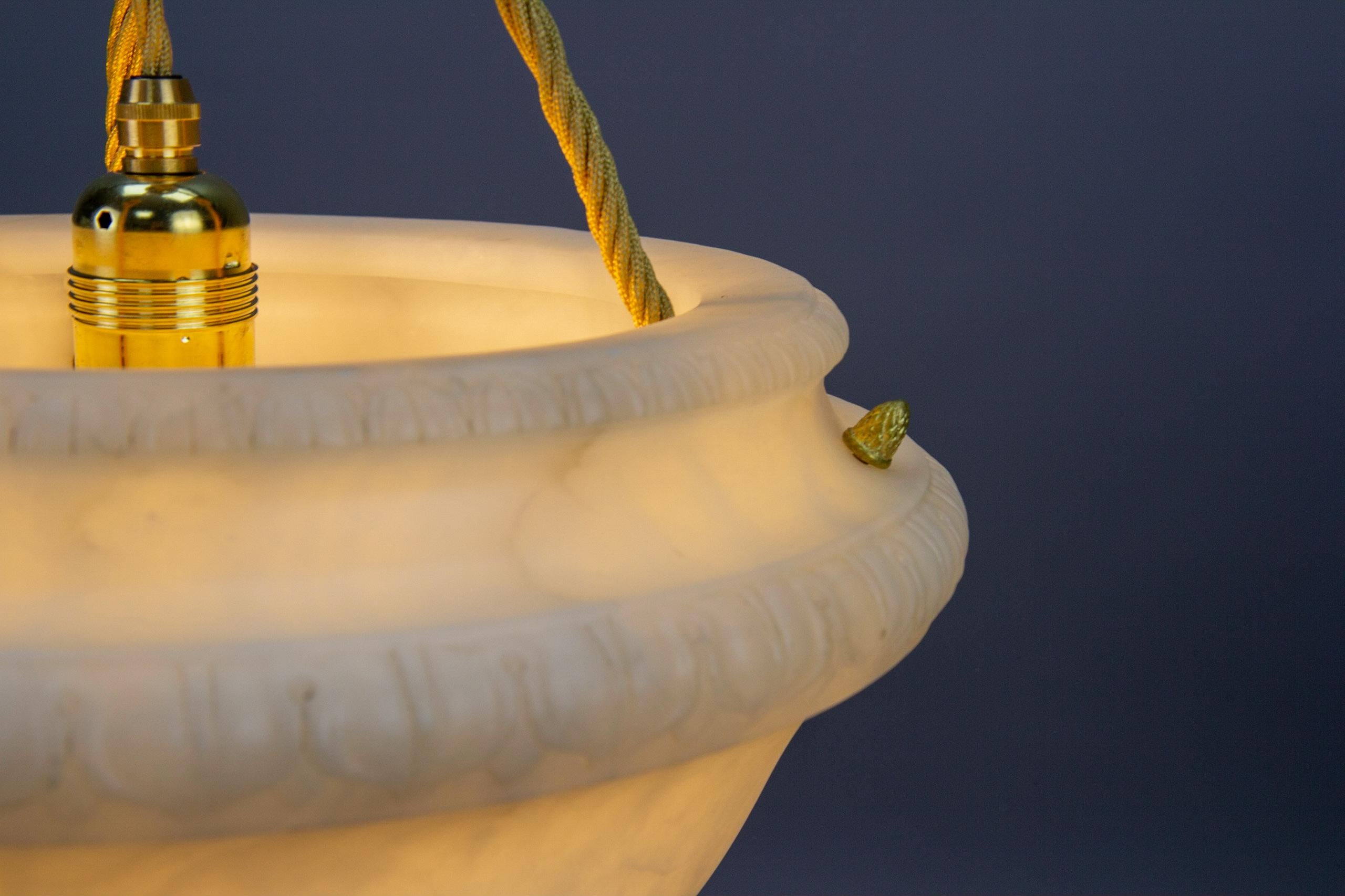 French Art Deco White Alabaster and Brass Pendant Light Fixture, circa 1920s 3
